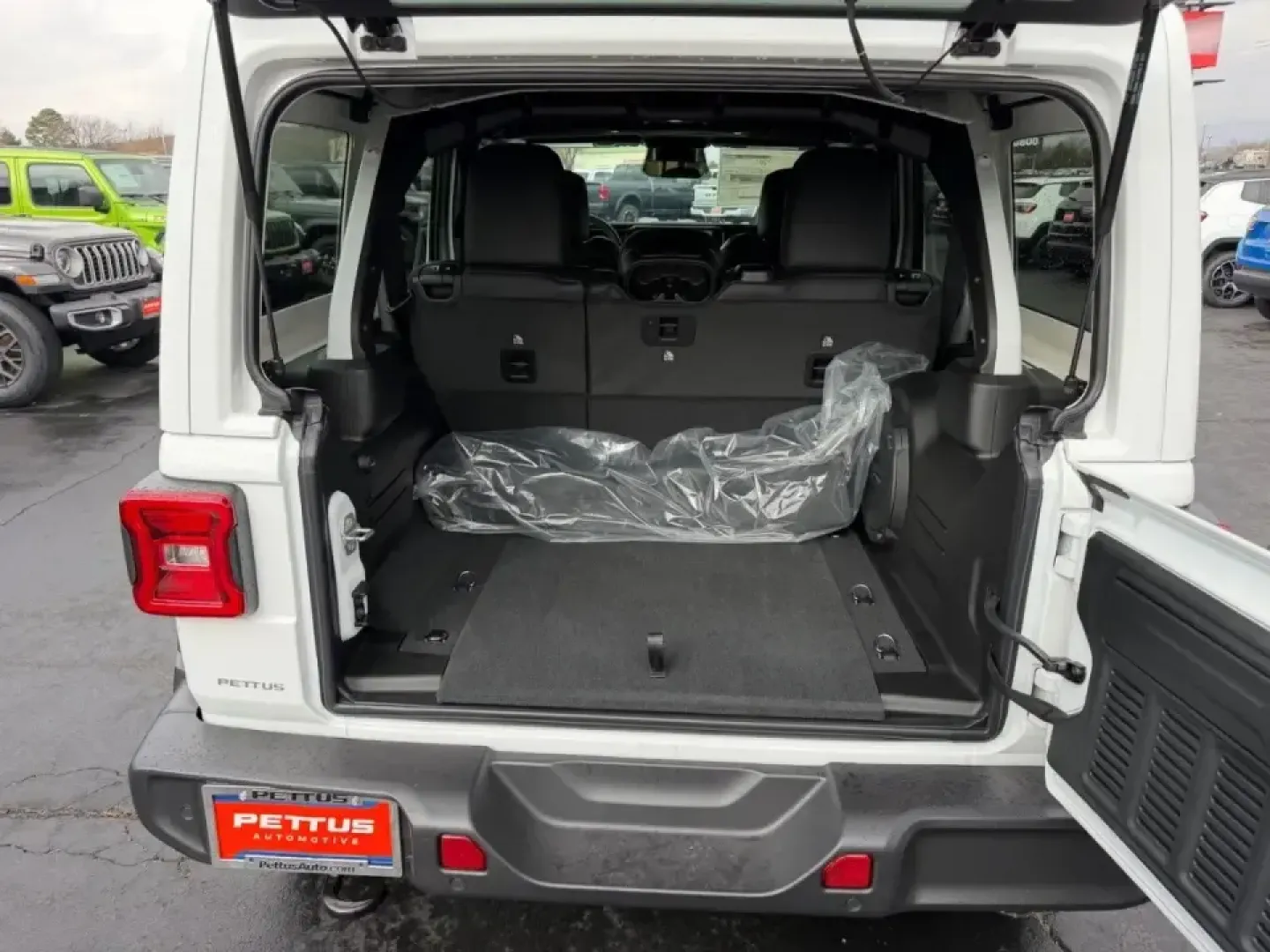 2026 /Black Leather Jeep Wrangler Sahara (1C4PJXEG9TW) with an 3.6L V6 engine, 6M transmission, located at 970 Woodlawn Dr., Farmington, MO, 63640, (573) 431-7800, 37.825642, -90.468674 - **Explore the Great Outdoors with the 2026 Jeep Wrangler Sahara at Pettus CDJR Farmington!**<br /> <br /> Adventure awaits! If you're seeking a vehicle that combines rugged capability with everyday comfort, look no further than this impressive 2026 Jeep Wrangler Sahara. Perfect for weekend getaways - Photo#4
