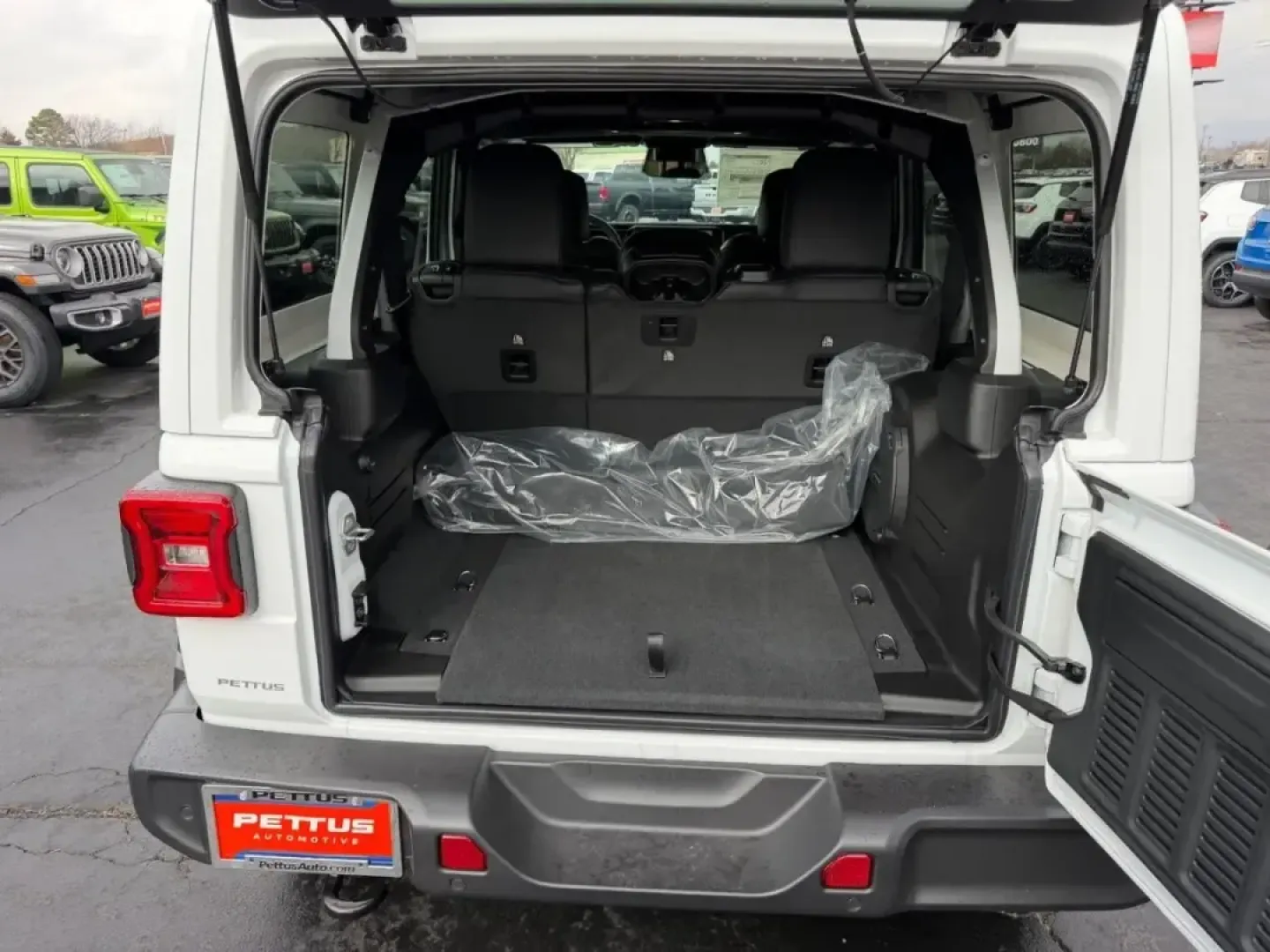 2026 /Black Leather Jeep Wrangler Sahara (1C4PJXEG9TW) with an 3.6L V6 engine, 6M transmission, located at 970 Woodlawn Dr., Farmington, MO, 63640, (573) 431-7800, 37.825642, -90.468674 - **Explore the Great Outdoors with the 2026 Jeep Wrangler Sahara at Pettus CDJR Farmington!**<br /> <br /> Adventure awaits! If you're seeking a vehicle that combines rugged capability with everyday comfort, look no further than this impressive 2026 Jeep Wrangler Sahara. Perfect for weekend getaways - Photo#4