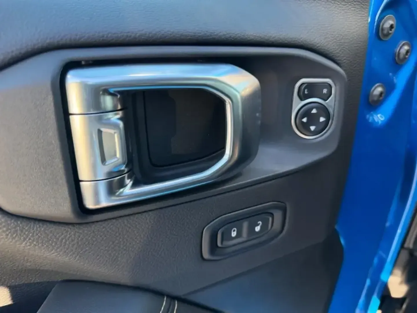 2026 /Black Leather Jeep Wrangler Sahara (1C4PJXEN3TW) with an 2.0L engine, 6M transmission, located at 970 Woodlawn Dr., Farmington, MO, 63640, (573) 431-7800, 37.825642, -90.468674 - ### Explore Life's Adventures with the 2026 Jeep Wrangler Sahara A Perfect SUV for All Your Family Escapades!<br /> <br /> Are you ready to elevate your lifestyle? The 2026 Jeep Wrangler Sahara in an eye-catching Hydro Blue is not just an SUV; it's your gateway to adventure! Whether you're hitting - Photo#17