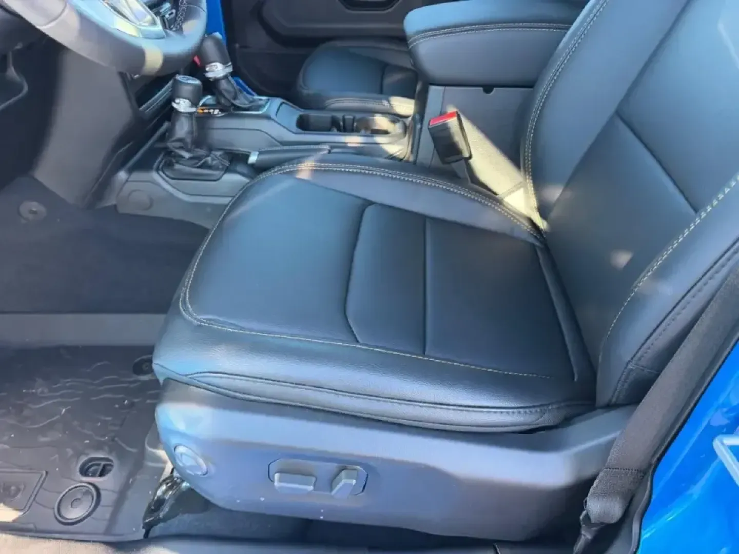 2026 /Black Leather Jeep Wrangler Sahara (1C4PJXEN3TW) with an 2.0L engine, 6M transmission, located at 970 Woodlawn Dr., Farmington, MO, 63640, (573) 431-7800, 37.825642, -90.468674 - ### Explore Life's Adventures with the 2026 Jeep Wrangler Sahara A Perfect SUV for All Your Family Escapades!<br /> <br /> Are you ready to elevate your lifestyle? The 2026 Jeep Wrangler Sahara in an eye-catching Hydro Blue is not just an SUV; it's your gateway to adventure! Whether you're hitting - Photo#18