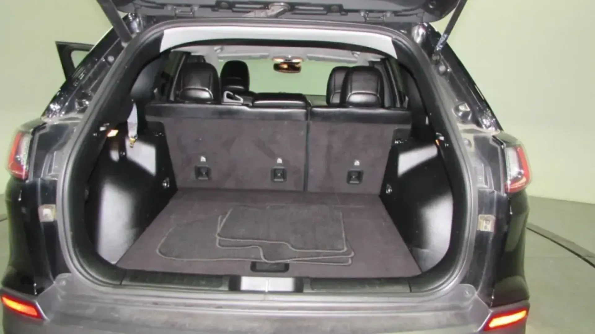 2023 /Black Leather Jeep Cherokee Altitude (1C4PJMMB2PD) with an Other engine, Automatic transmission, located at 12830 Highway 21, De Soto, MO, 63020, (636) 337-7777, 38.153099, -90.573624 - USED 2023 Jeep Cherokee Altitude from Pettus Chrysler Dodge Jeep Ram De Soto, De Soto MO. - Photo#26
