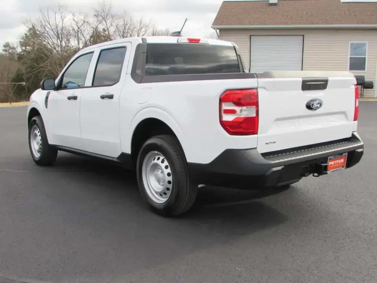 2026 /Black Onyx/Dark Slate Ford Maverick XL (3FTTW8B31TR) with an 2.5L Hybrid engine, CVT transmission, located at 12836 Highway 21, De Soto, MO, 63020, (636) 337-7777, 38.151867, -90.575615 - **Discover Your Next Adventure with the 2026 Ford Maverick XL at Pettus Ford De Soto!**<br /> <br /> If you're on the hunt for a versatile truck that seamlessly fits into your active lifestyle, look no further than the stunning 2026 Ford Maverick XL. Perfect for weekend adventures, daily commutes, o - Photo#4