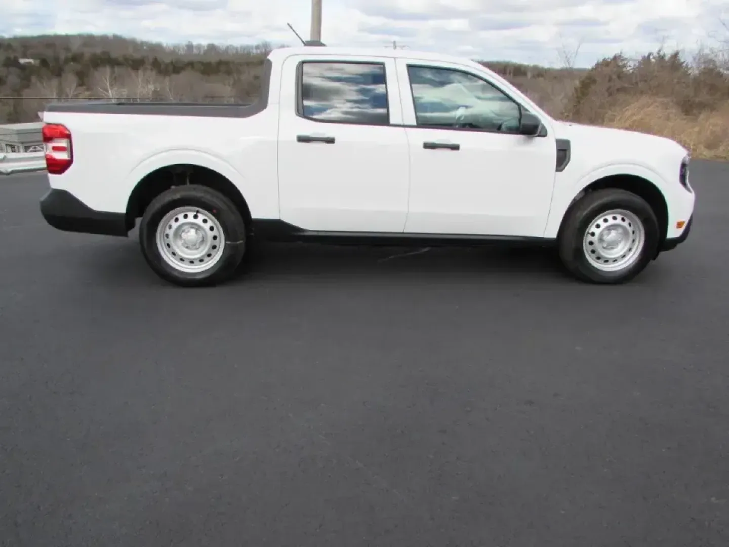 2026 /Black Onyx/Dark Slate Ford Maverick XL (3FTTW8B31TR) with an 2.5L Hybrid engine, CVT transmission, located at 12836 Highway 21, De Soto, MO, 63020, (636) 337-7777, 38.151867, -90.575615 - **Discover Your Next Adventure with the 2026 Ford Maverick XL at Pettus Ford De Soto!**<br /> <br /> If you're on the hunt for a versatile truck that seamlessly fits into your active lifestyle, look no further than the stunning 2026 Ford Maverick XL. Perfect for weekend adventures, daily commutes, o - Photo#7