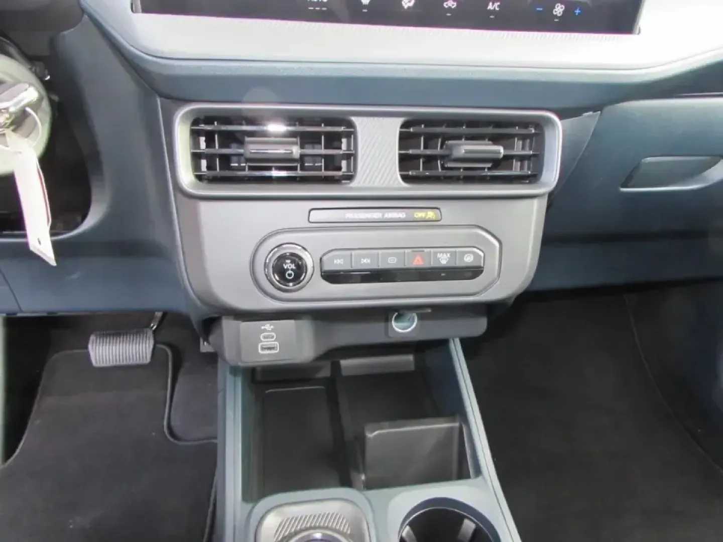 2026 /Black Onyx/Dark Slate Ford Maverick XL (3FTTW8B31TR) with an 2.5L Hybrid engine, CVT transmission, located at 12836 Highway 21, De Soto, MO, 63020, (636) 337-7777, 38.151867, -90.575615 - **Discover Your Next Adventure with the 2026 Ford Maverick XL at Pettus Ford De Soto!**<br /> <br /> If you're on the hunt for a versatile truck that seamlessly fits into your active lifestyle, look no further than the stunning 2026 Ford Maverick XL. Perfect for weekend adventures, daily commutes, o - Photo#19