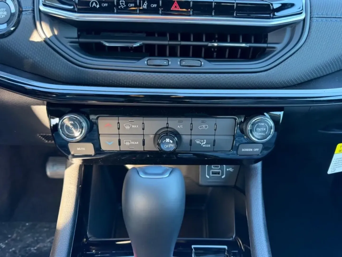 2026 /Black Leather Trimmed Jeep Compass Latitude (3C4NJDBN2TT) with an 2.0L engine, located at 970 Woodlawn Dr., Farmington, MO, 63640, (573) 431-7800, 37.825642, -90.468674 - **Unlock Adventure with the 2026 Jeep Compass at Pettus CDJR Farmington**<br /> <br /> Are you ready to elevate your daily commute or embark on weekend getaways? The 2026 Jeep Compass is designed for those who crave both adventure and comfort. With its rugged capabilities and modern features, this p - Photo#14