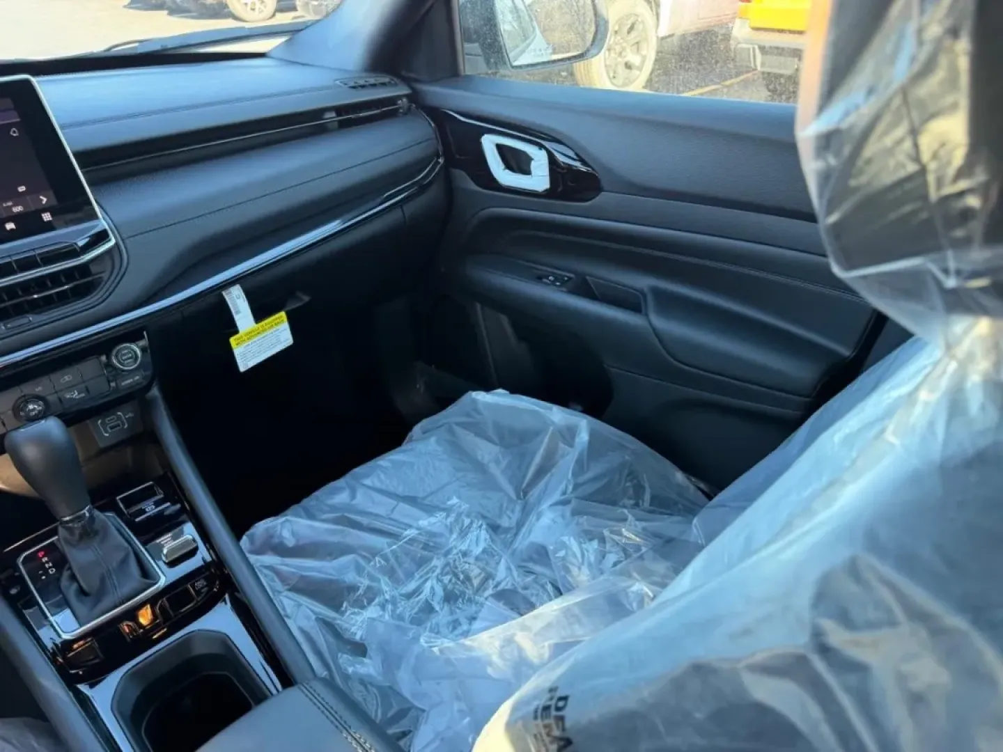 2026 /Black Leather Trimmed Jeep Compass Latitude (3C4NJDBN2TT) with an 2.0L engine, located at 970 Woodlawn Dr., Farmington, MO, 63640, (573) 431-7800, 37.825642, -90.468674 - **Unlock Adventure with the 2026 Jeep Compass at Pettus CDJR Farmington**<br /> <br /> Are you ready to elevate your daily commute or embark on weekend getaways? The 2026 Jeep Compass is designed for those who crave both adventure and comfort. With its rugged capabilities and modern features, this p - Photo#16