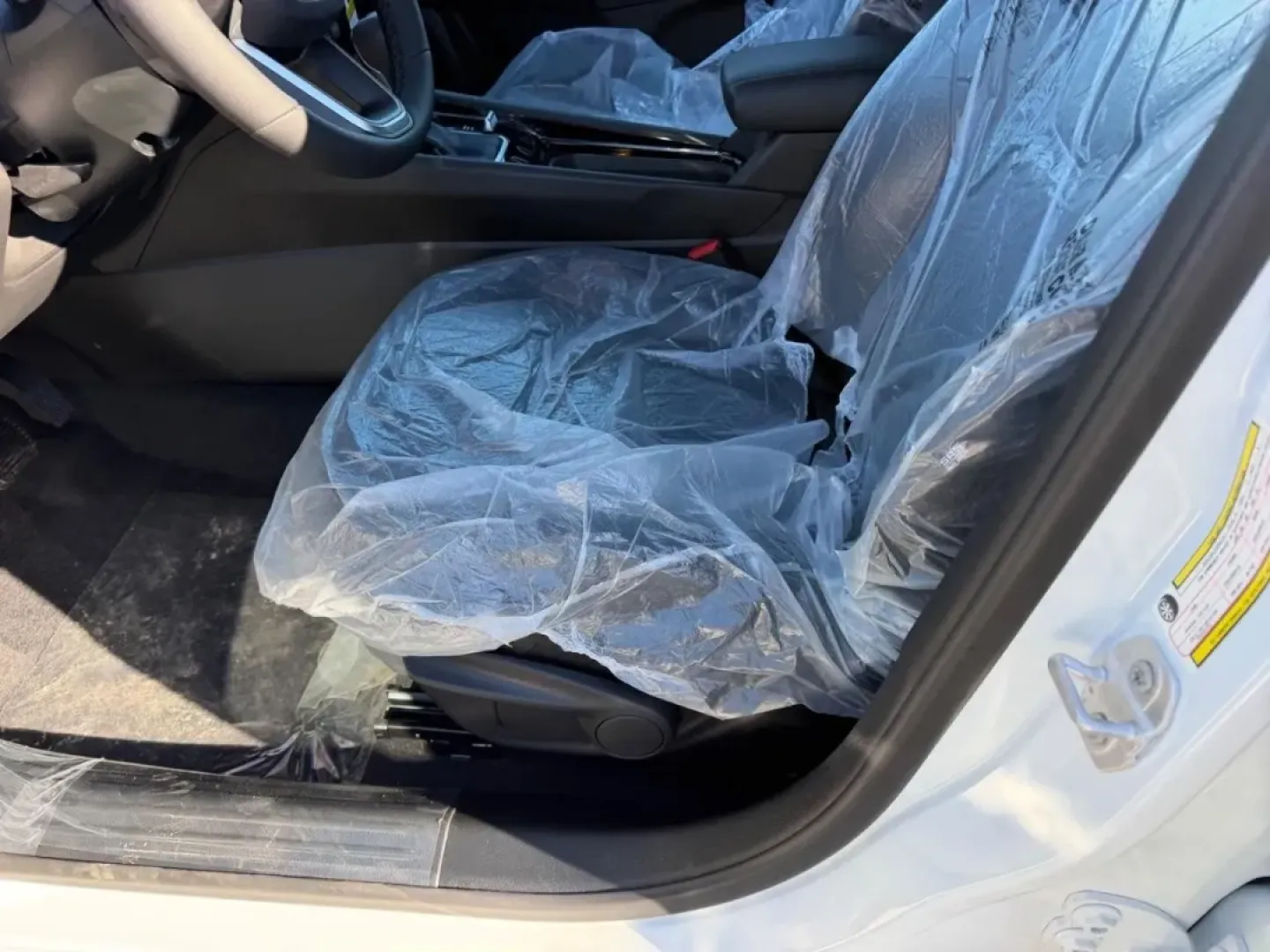 2026 /Black Leather Trimmed Jeep Compass Latitude (3C4NJDBN2TT) with an 2.0L engine, located at 970 Woodlawn Dr., Farmington, MO, 63640, (573) 431-7800, 37.825642, -90.468674 - **Unlock Adventure with the 2026 Jeep Compass at Pettus CDJR Farmington**<br /> <br /> Are you ready to elevate your daily commute or embark on weekend getaways? The 2026 Jeep Compass is designed for those who crave both adventure and comfort. With its rugged capabilities and modern features, this p - Photo#18