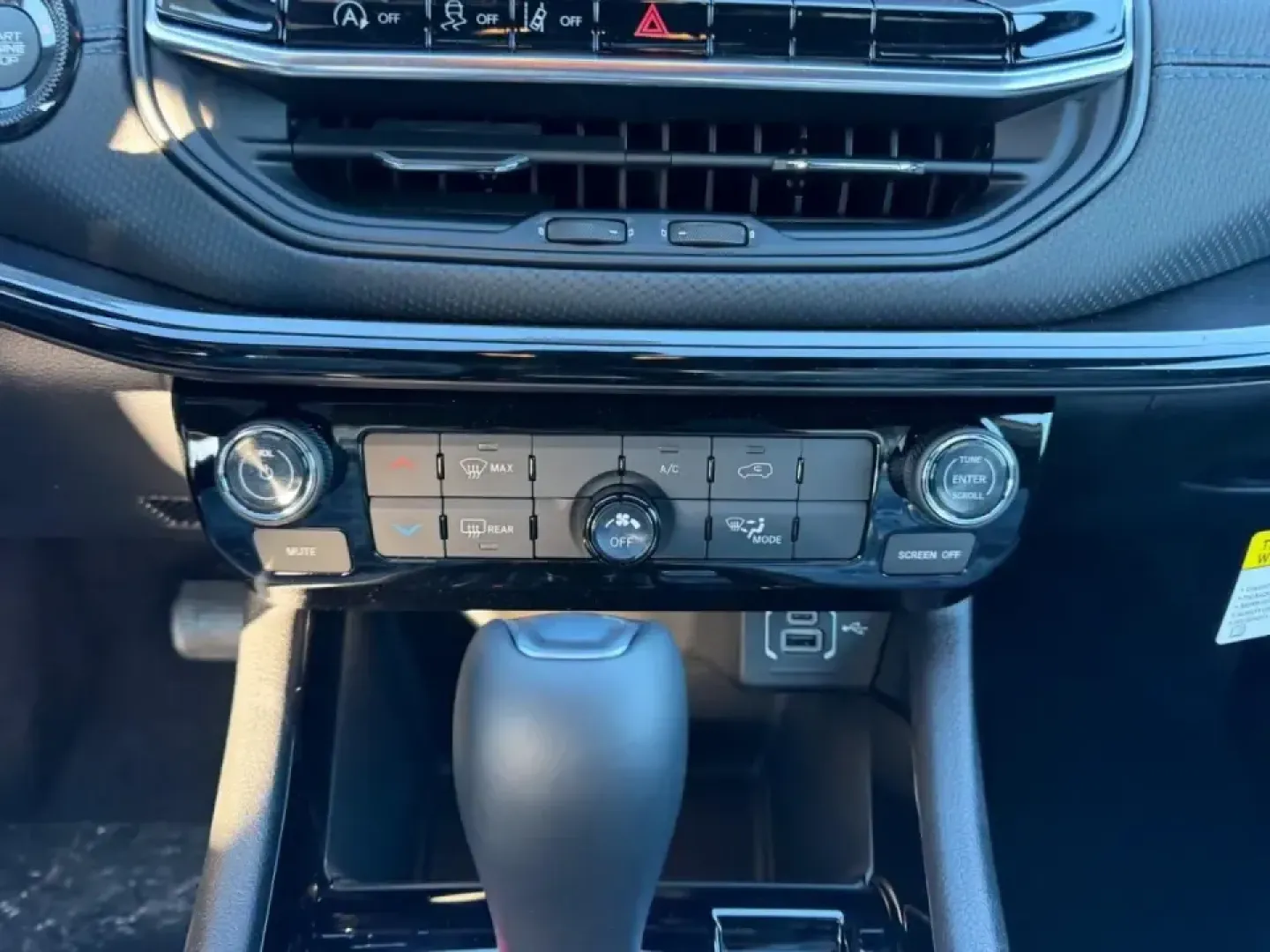 2026 /Black Leather Trimmed Jeep Compass Latitude (3C4NJDBN2TT) with an 2.0L engine, Automatic transmission, located at 970 Woodlawn Dr., Farmington, MO, 63640, (573) 431-7800, 37.825642, -90.468674 - **Unlock Adventure with the 2026 Jeep Compass at Pettus CDJR Farmington**<br /> <br /> Are you ready to elevate your daily commute or embark on weekend getaways? The 2026 Jeep Compass is designed for those who crave both adventure and comfort. With its rugged capabilities and modern features, this p - Photo#14