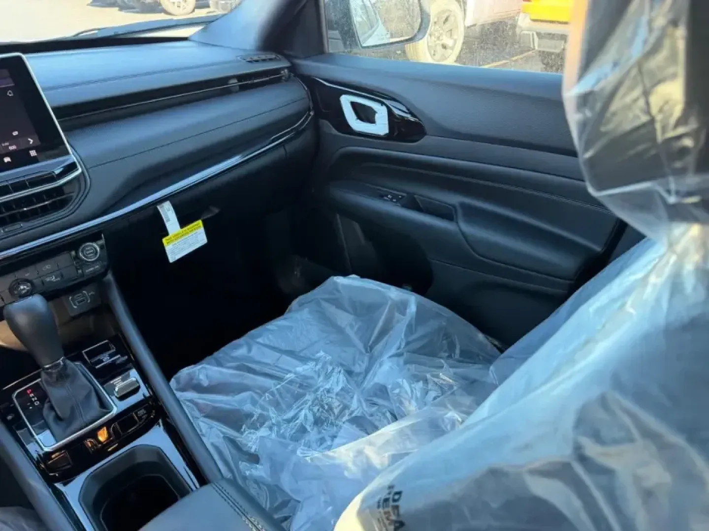 2026 /Black Leather Trimmed Jeep Compass Latitude (3C4NJDBN2TT) with an 2.0L engine, Automatic transmission, located at 970 Woodlawn Dr., Farmington, MO, 63640, (573) 431-7800, 37.825642, -90.468674 - **Unlock Adventure with the 2026 Jeep Compass at Pettus CDJR Farmington**<br /> <br /> Are you ready to elevate your daily commute or embark on weekend getaways? The 2026 Jeep Compass is designed for those who crave both adventure and comfort. With its rugged capabilities and modern features, this p - Photo#16