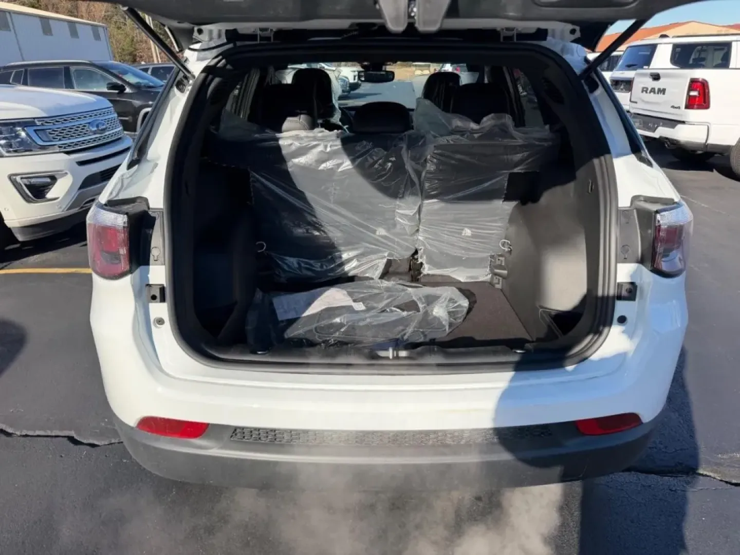 2026 /Black Leather Trimmed Jeep Compass Latitude (3C4NJDBN2TT) with an 2.0L engine, located at 970 Woodlawn Dr., Farmington, MO, 63640, (573) 431-7800, 37.825642, -90.468674 - **Unlock Adventure with the 2026 Jeep Compass at Pettus CDJR Farmington**<br /> <br /> Are you ready to elevate your daily commute or embark on weekend getaways? The 2026 Jeep Compass is designed for those who crave both adventure and comfort. With its rugged capabilities and modern features, this p - Photo#4