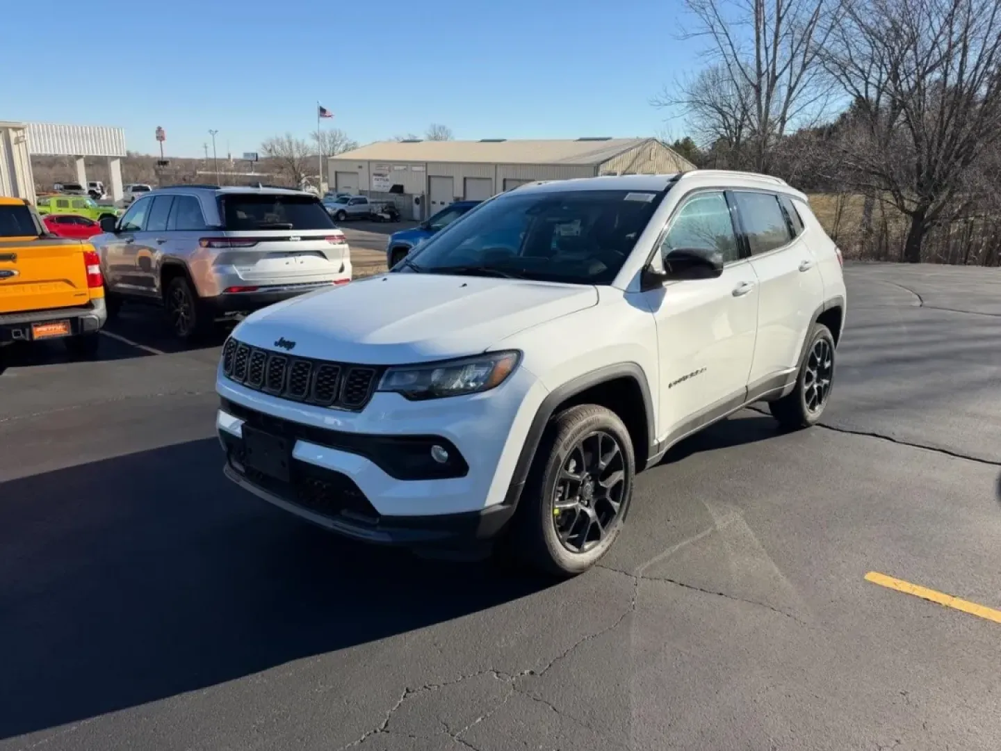 2026 /Black Leather Trimmed Jeep Compass Latitude (3C4NJDBN2TT) with an 2.0L engine, located at 970 Woodlawn Dr., Farmington, MO, 63640, (573) 431-7800, 37.825642, -90.468674 - **Unlock Adventure with the 2026 Jeep Compass at Pettus CDJR Farmington**<br /> <br /> Are you ready to elevate your daily commute or embark on weekend getaways? The 2026 Jeep Compass is designed for those who crave both adventure and comfort. With its rugged capabilities and modern features, this p - Photo#6