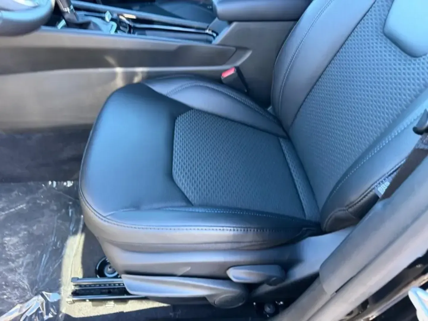 2026 /Black Leather Trimmed Jeep Compass Latitude (3C4NJDBN4TT) with an 2.0L engine, located at 970 Woodlawn Dr., Farmington, MO, 63640, (573) 431-7800, 37.825642, -90.468674 - **Adventure Awaits: Discover Your Next SUV at Pettus CDJR Farmington!**<br /> <br /> Are you ready to elevate your driving experience? Whether you're navigating the hustle and bustle of city life or embarking on weekend adventures, the 2026 Jeep Compass is the SUV that seamlessly blends style, comfo - Photo#18