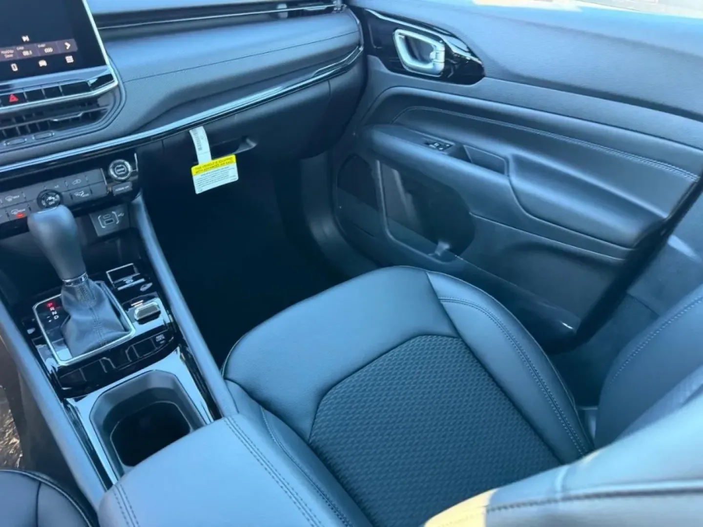 2026 /Black Leather Trimmed Jeep Compass Latitude (3C4NJDBN6TT) with an 2.0L engine, located at 970 Woodlawn Dr., Farmington, MO, 63640, (573) 431-7800, 37.825642, -90.468674 - ### Adventure Awaits with the 2026 Jeep Compass - Your Perfect SUV!<br /> <br /> Are you seeking a vehicle that seamlessly transitions between daily commutes and weekend adventures? Look no further than the 2026 Jeep Compass, now available at Pettus CDJR Farmington! This pre-owned SUV is not only a - Photo#16