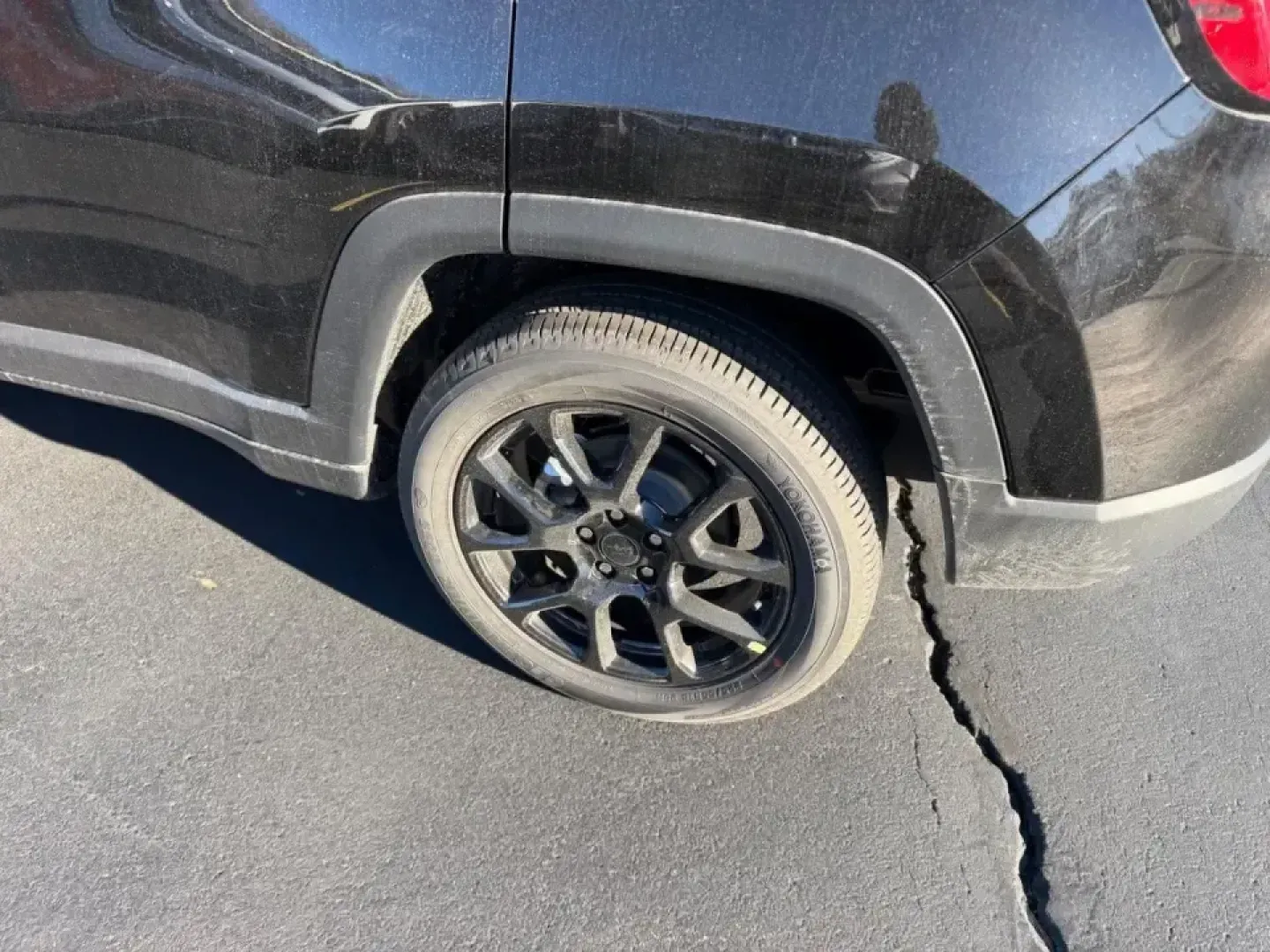2026 /Black Leather Trimmed Jeep Compass Latitude (3C4NJDBN6TT) with an 2.0L engine, located at 970 Woodlawn Dr., Farmington, MO, 63640, (573) 431-7800, 37.825642, -90.468674 - ### Adventure Awaits with the 2026 Jeep Compass - Your Perfect SUV!<br /> <br /> Are you seeking a vehicle that seamlessly transitions between daily commutes and weekend adventures? Look no further than the 2026 Jeep Compass, now available at Pettus CDJR Farmington! This pre-owned SUV is not only a - Photo#5