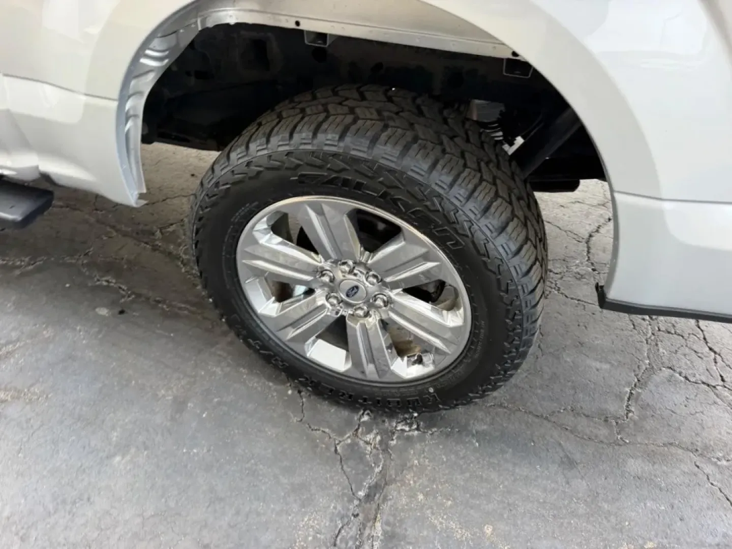 2018 /Dark Earth Gray Cloth Ford F-150 XLT (1FTEW1E5XJK) with an 5.0L engine, 6A transmission, located at 141 Commercial Dr, Fredericktown, MO, 63645, (573) 783-6432, 37.570087, -90.320648 - **Unleash Your Adventurous Spirit with This 2018 Ford F-150 - Perfect for Work and Play!**<br /> <br /> If you're searching for the ideal vehicle to complement your active lifestyle, look no further than this stunning 2018 Ford F-150, now available at Pettus Ford Fredericktown. Located at 141 Commer - Photo#5