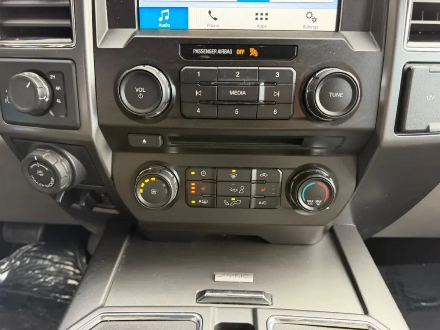 2018 /Dark Earth Gray Cloth Ford F-150 XLT (1FTEW1E5XJK) with an 5.0L engine, 6A transmission, located at 141 Commercial Dr, Fredericktown, MO, 63645, (573) 783-6432, 37.570087, -90.320648 - **Unleash Your Adventurous Spirit with This 2018 Ford F-150 - Perfect for Work and Play!**<br /> <br /> If you're searching for the ideal vehicle to complement your active lifestyle, look no further than this stunning 2018 Ford F-150, now available at Pettus Ford Fredericktown. Located at 141 Commer - Photo#14