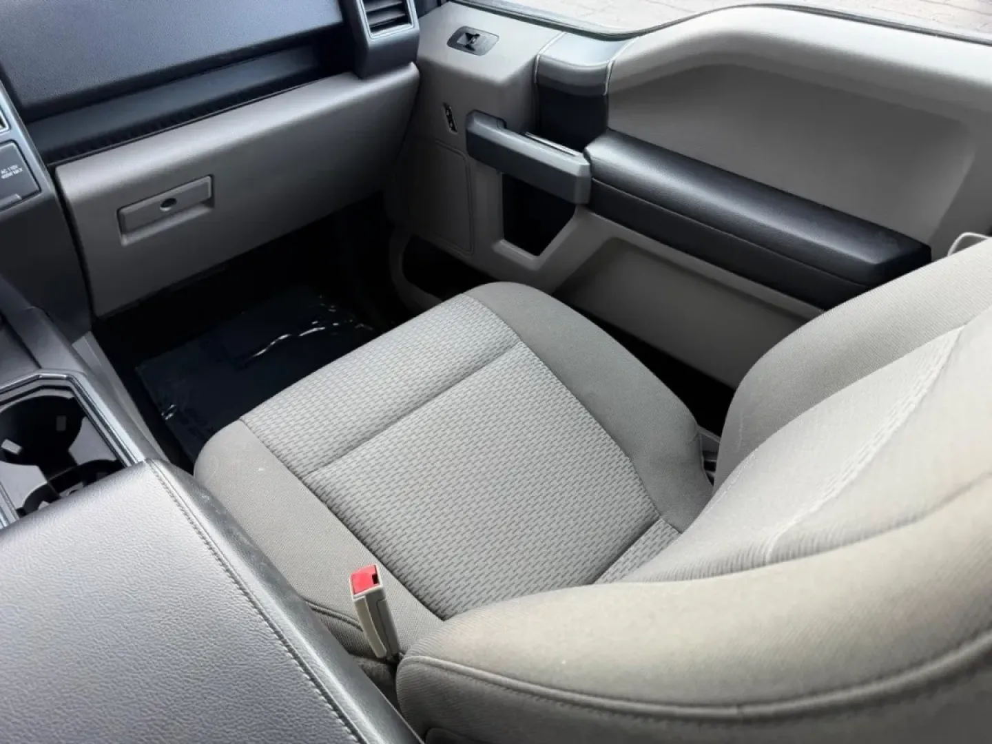 2018 /Dark Earth Gray Cloth Ford F-150 XLT (1FTEW1E5XJK) with an 5.0L engine, 6A transmission, located at 141 Commercial Dr, Fredericktown, MO, 63645, (573) 783-6432, 37.570087, -90.320648 - **Unleash Your Adventurous Spirit with This 2018 Ford F-150 - Perfect for Work and Play!**<br /> <br /> If you're searching for the ideal vehicle to complement your active lifestyle, look no further than this stunning 2018 Ford F-150, now available at Pettus Ford Fredericktown. Located at 141 Commer - Photo#15