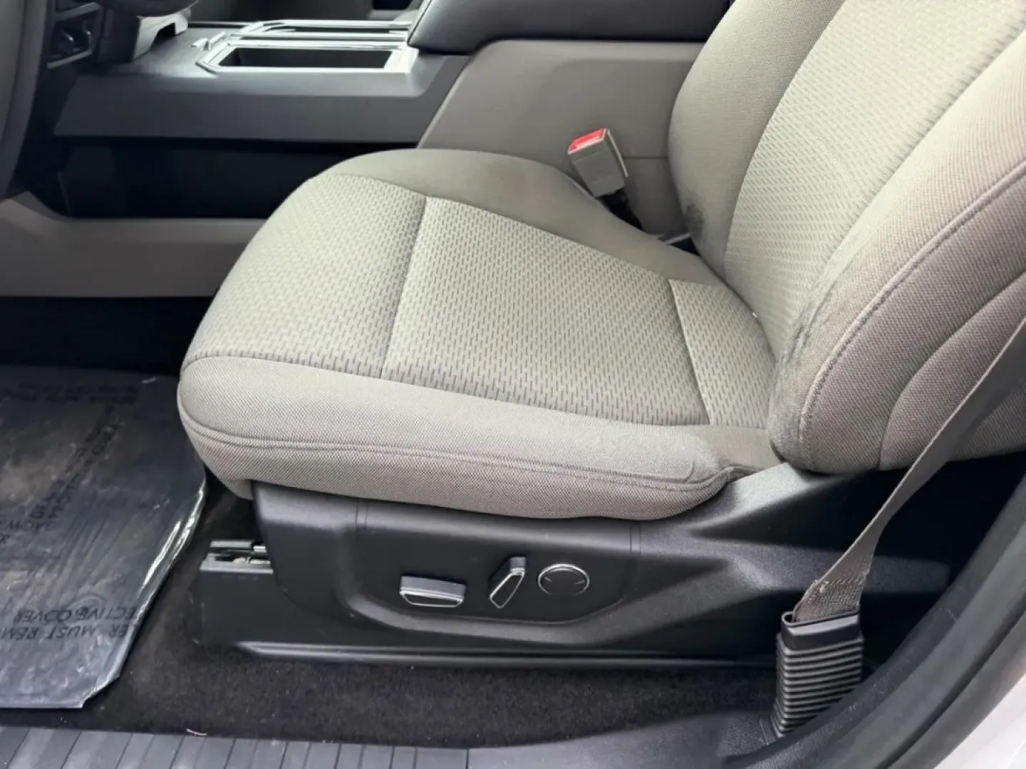 2018 /Dark Earth Gray Cloth Ford F-150 XLT (1FTEW1E5XJK) with an 5.0L engine, 6A transmission, located at 141 Commercial Dr, Fredericktown, MO, 63645, (573) 783-6432, 37.570087, -90.320648 - **Unleash Your Adventurous Spirit with This 2018 Ford F-150 - Perfect for Work and Play!**<br /> <br /> If you're searching for the ideal vehicle to complement your active lifestyle, look no further than this stunning 2018 Ford F-150, now available at Pettus Ford Fredericktown. Located at 141 Commer - Photo#17