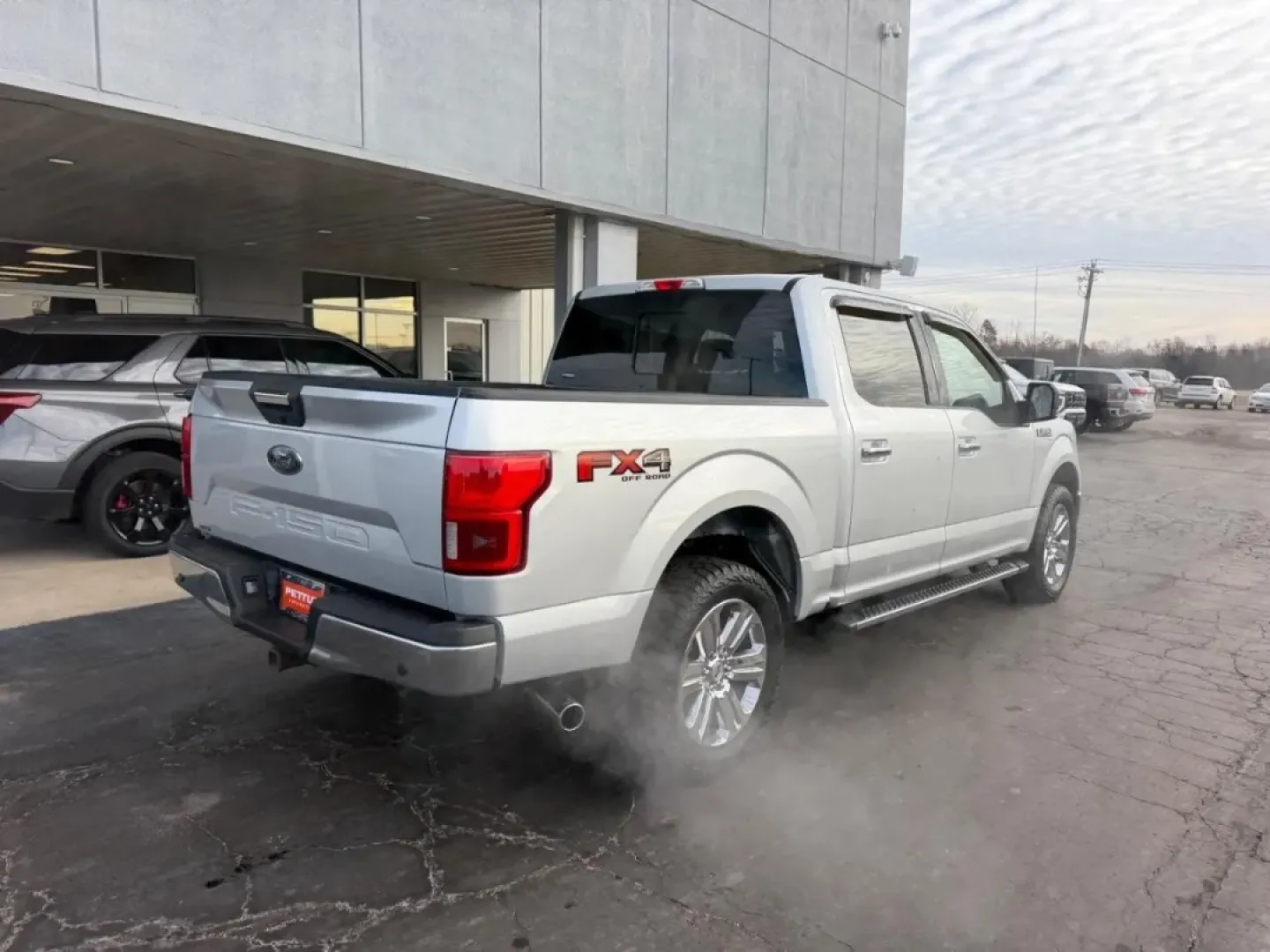 2018 /Dark Earth Gray Cloth Ford F-150 XLT (1FTEW1E5XJK) with an 5.0L engine, 6A transmission, located at 141 Commercial Dr, Fredericktown, MO, 63645, (573) 783-6432, 37.570087, -90.320648 - **Unleash Your Adventurous Spirit with This 2018 Ford F-150 - Perfect for Work and Play!**<br /> <br /> If you're searching for the ideal vehicle to complement your active lifestyle, look no further than this stunning 2018 Ford F-150, now available at Pettus Ford Fredericktown. Located at 141 Commer - Photo#2
