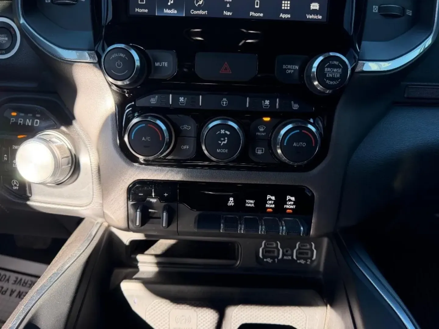 2022 /Black Leather Ram 1500 Laramie (1C6SRFRT5NN) with an 5.7L engine, Automatic transmission, located at 970 Woodlawn Dr., Farmington, MO, 63640, (573) 431-7800, 37.825642, -90.468674 - Discover the perfect blend of rugged capability and premium comfort with the 2022 Ram 1500 Laramie, an exceptional truck designed for those who demand versatility in their daily lives. Whether you're navigating busy city streets, heading out for a weekend adventure, or hauling gear for a family trip - Photo#14