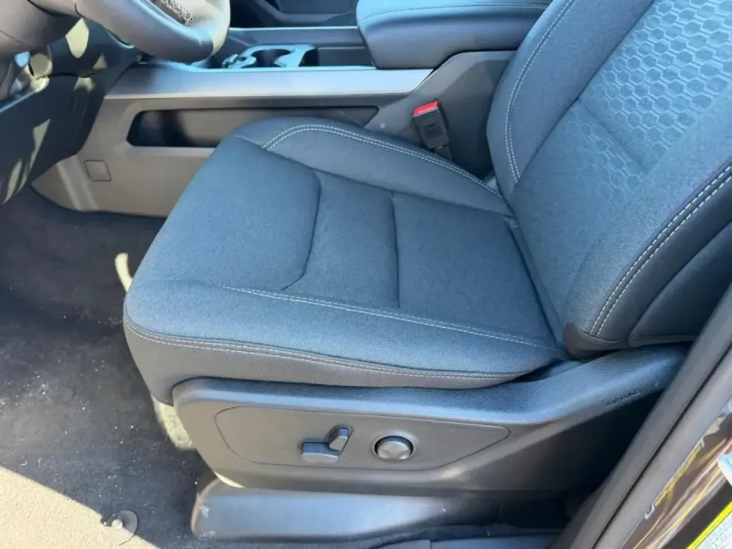 2026 /Black Cloth Ram 1500 Big Horn/Lone Star (1C6SRFFP1TN) with an 3.0L Straight 6 engine, 8A transmission, located at 970 Woodlawn Dr., Farmington, MO, 63640, (573) 431-7800, 37.825642, -90.468674 - Are you in search of a vehicle that can elevate your lifestyle, whether you're tackling weekend adventures, managing daily commutes, or hauling gear for family outings? Look no further! At Pettus CDJR Farmington, we proudly present a stunning 2026 Ram 1500 Big Horn that promises to be the perfect co - Photo#17