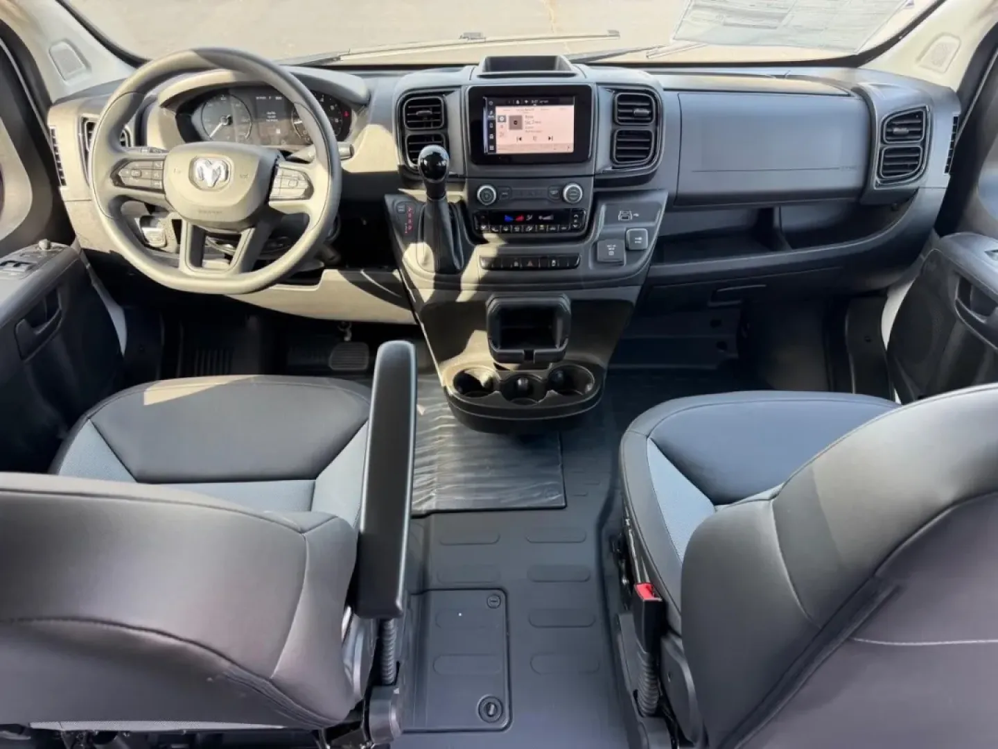 2026 /Black Vinyl Ram ProMaster 2500 High Roof (3C6LRVDG7TE) with an 3.6L V6 24V VVT engine, 6A transmission, located at 970 Woodlawn Dr., Farmington, MO, 63640, (573) 431-7800, 37.825642, -90.468674 - **Discover the Ultimate Workhorse: 2026 Ram ProMaster Cargo Van at Pettus CDJR Farmington**<br /> <br /> Are you a business owner searching for a reliable vehicle that can help you conquer your daily tasks? Look no further! This 2026 Ram ProMaster Cargo Van, proudly offered at Pettus CDJR Farmington - Photo#9