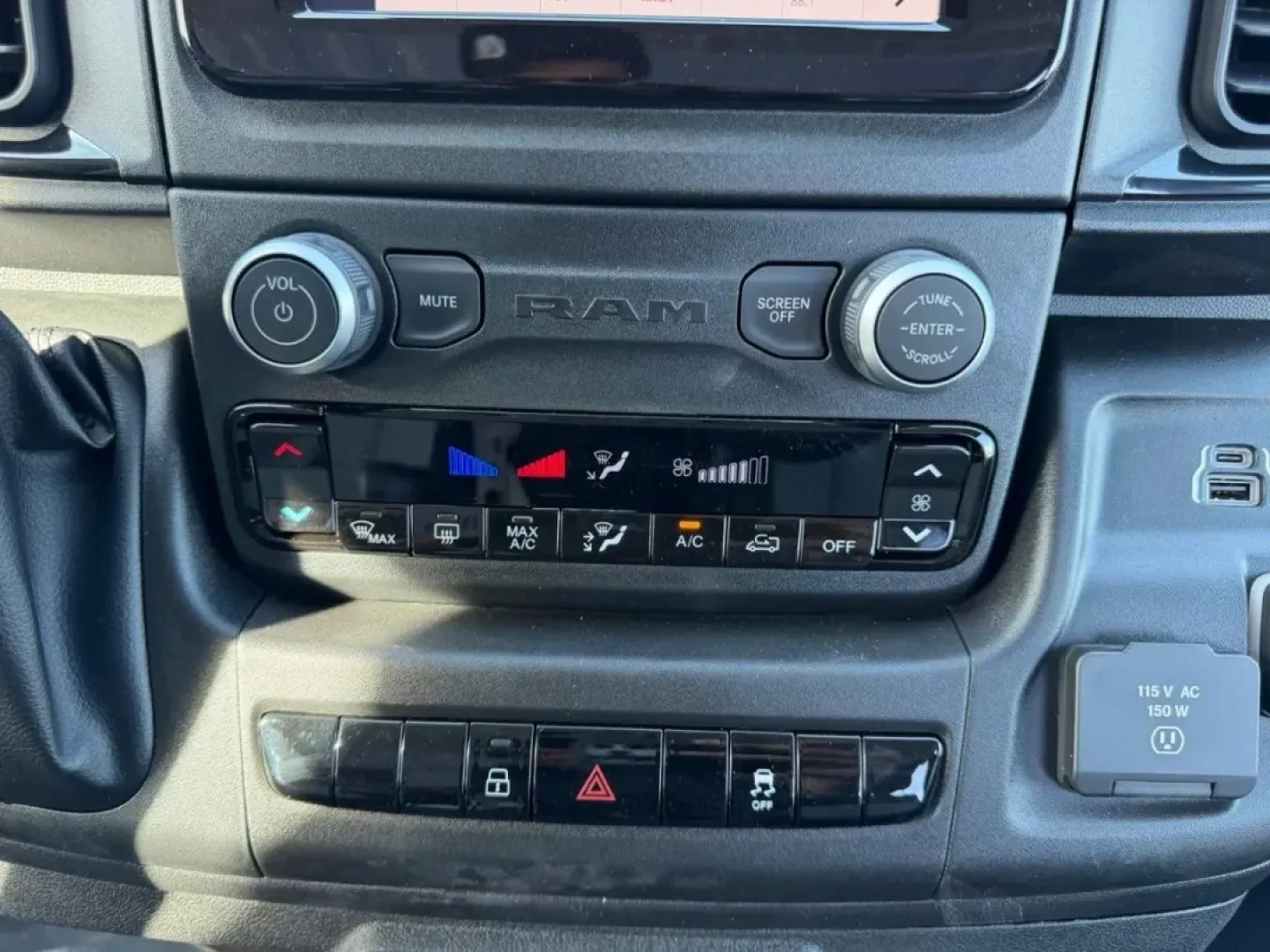 2026 /Black Vinyl Ram ProMaster 2500 High Roof (3C6LRVDG7TE) with an 3.6L V6 24V VVT engine, 6A transmission, located at 970 Woodlawn Dr., Farmington, MO, 63640, (573) 431-7800, 37.825642, -90.468674 - **Discover the Ultimate Workhorse: 2026 Ram ProMaster Cargo Van at Pettus CDJR Farmington**<br /> <br /> Are you a business owner searching for a reliable vehicle that can help you conquer your daily tasks? Look no further! This 2026 Ram ProMaster Cargo Van, proudly offered at Pettus CDJR Farmington - Photo#14