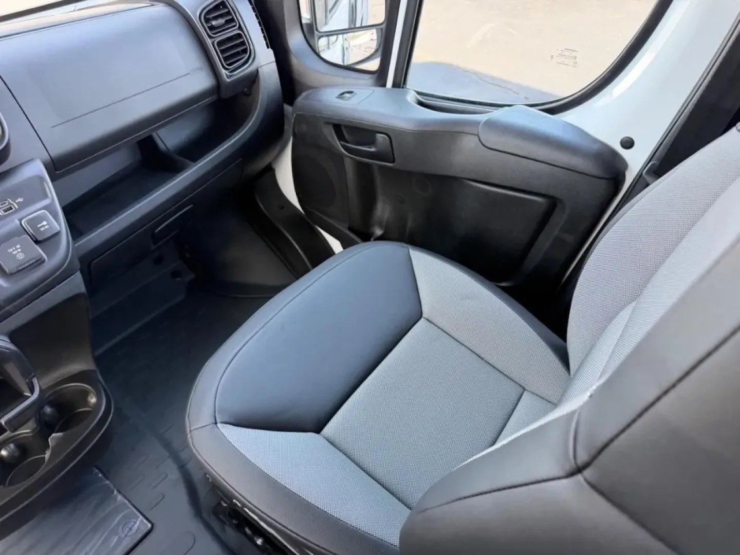 2026 /Black Vinyl Ram ProMaster 2500 High Roof (3C6LRVDG7TE) with an 3.6L V6 24V VVT engine, 6A transmission, located at 970 Woodlawn Dr., Farmington, MO, 63640, (573) 431-7800, 37.825642, -90.468674 - **Discover the Ultimate Workhorse: 2026 Ram ProMaster Cargo Van at Pettus CDJR Farmington**<br /> <br /> Are you a business owner searching for a reliable vehicle that can help you conquer your daily tasks? Look no further! This 2026 Ram ProMaster Cargo Van, proudly offered at Pettus CDJR Farmington - Photo#16