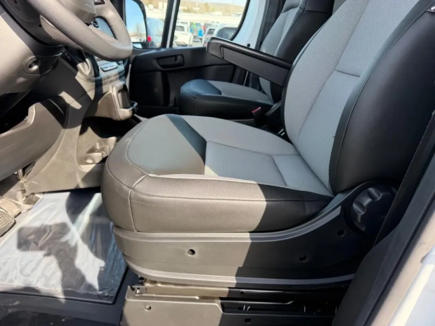 2026 /Black Vinyl Ram ProMaster 2500 High Roof (3C6LRVDG7TE) with an 3.6L V6 24V VVT engine, 6A transmission, located at 970 Woodlawn Dr., Farmington, MO, 63640, (573) 431-7800, 37.825642, -90.468674 - **Discover the Ultimate Workhorse: 2026 Ram ProMaster Cargo Van at Pettus CDJR Farmington**<br /> <br /> Are you a business owner searching for a reliable vehicle that can help you conquer your daily tasks? Look no further! This 2026 Ram ProMaster Cargo Van, proudly offered at Pettus CDJR Farmington - Photo#18