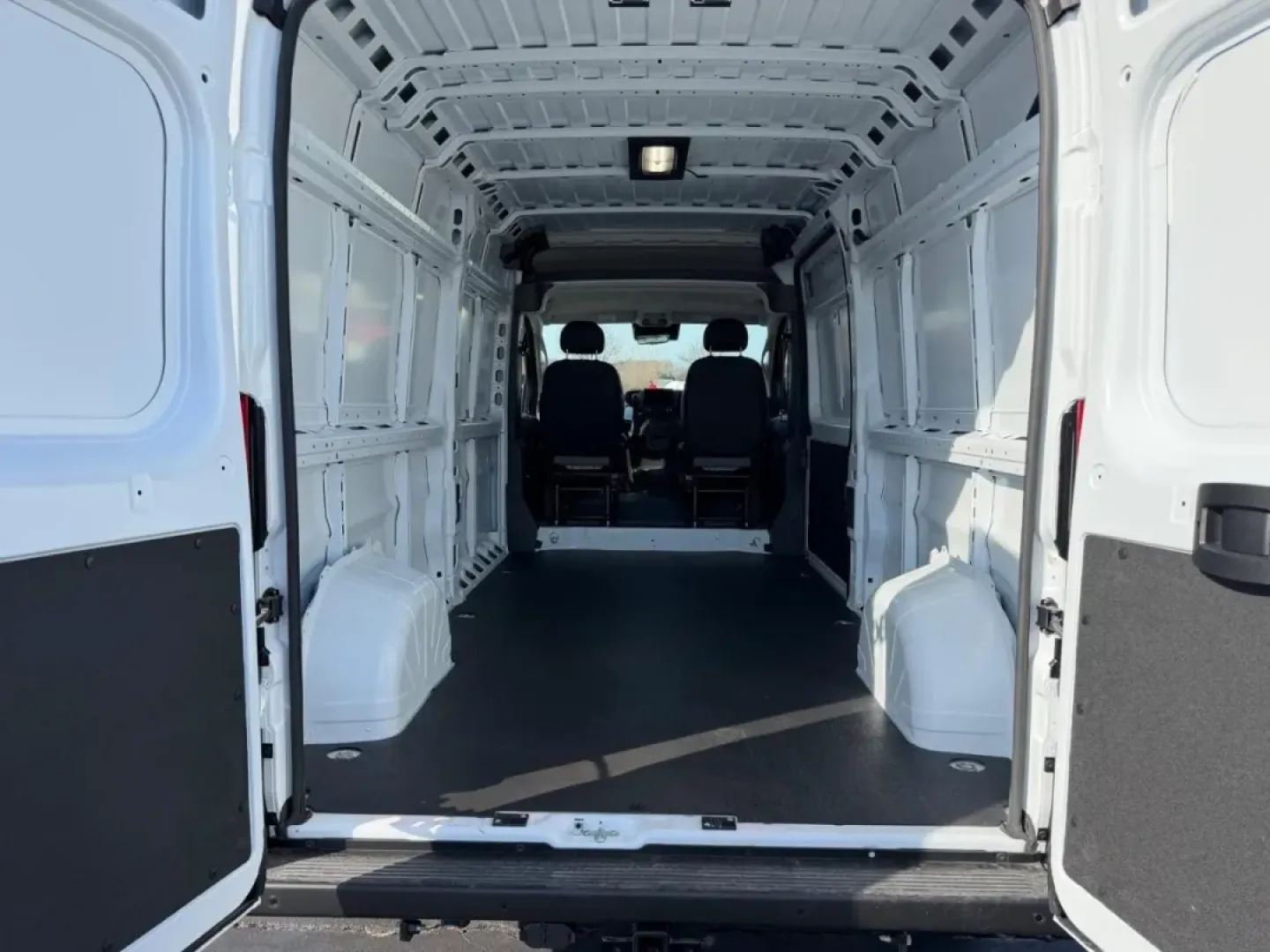 2026 /Black Vinyl Ram ProMaster 2500 High Roof (3C6LRVDG7TE) with an 3.6L V6 24V VVT engine, 6A transmission, located at 970 Woodlawn Dr., Farmington, MO, 63640, (573) 431-7800, 37.825642, -90.468674 - **Discover the Ultimate Workhorse: 2026 Ram ProMaster Cargo Van at Pettus CDJR Farmington**<br /> <br /> Are you a business owner searching for a reliable vehicle that can help you conquer your daily tasks? Look no further! This 2026 Ram ProMaster Cargo Van, proudly offered at Pettus CDJR Farmington - Photo#4