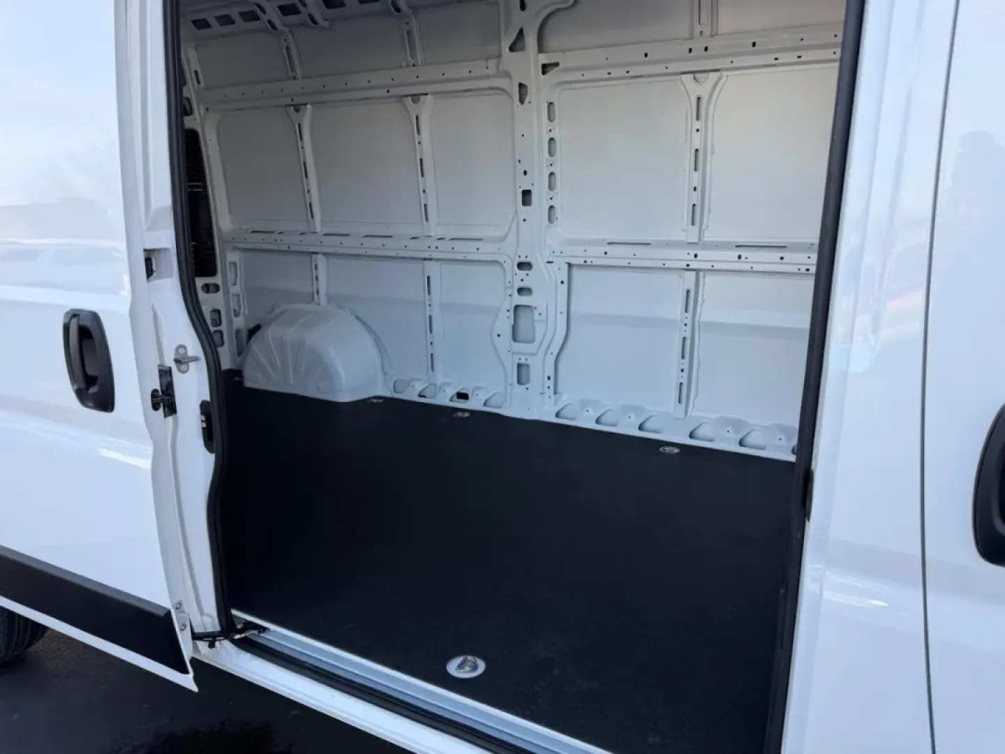 2026 /Black Vinyl Ram ProMaster 2500 High Roof (3C6LRVDG7TE) with an 3.6L V6 24V VVT engine, 6A transmission, located at 970 Woodlawn Dr., Farmington, MO, 63640, (573) 431-7800, 37.825642, -90.468674 - **Discover the Ultimate Workhorse: 2026 Ram ProMaster Cargo Van at Pettus CDJR Farmington**<br /> <br /> Are you a business owner searching for a reliable vehicle that can help you conquer your daily tasks? Look no further! This 2026 Ram ProMaster Cargo Van, proudly offered at Pettus CDJR Farmington - Photo#8