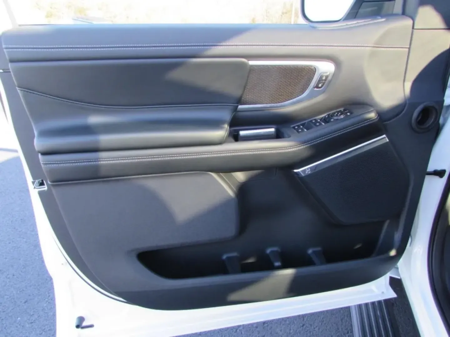 2026 /Black Onyx Ford Expedition Platinum (1FMJU1MG0TE) with an 3.5L V6 engine, Automatic transmission, located at 12836 Highway 21, De Soto, MO, 63020, (636) 337-7777, 38.151867, -90.575615 - **Adventure Awaits: Discover the 2026 Ford Expedition Platinum at Pettus Ford De Soto!**<br /> <br /> Are you ready to elevate your family adventures or weekend getaways? Look no further than the stunning 2026 Ford Expedition Platinum, available now at Pettus Ford De Soto! This SUV is not just a veh - Photo#10