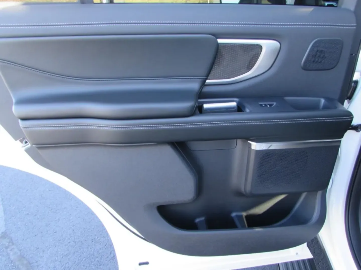 2026 /Black Onyx Ford Expedition Platinum (1FMJU1MG0TE) with an 3.5L V6 engine, Automatic transmission, located at 12836 Highway 21, De Soto, MO, 63020, (636) 337-7777, 38.151867, -90.575615 - **Adventure Awaits: Discover the 2026 Ford Expedition Platinum at Pettus Ford De Soto!**<br /> <br /> Are you ready to elevate your family adventures or weekend getaways? Look no further than the stunning 2026 Ford Expedition Platinum, available now at Pettus Ford De Soto! This SUV is not just a veh - Photo#23