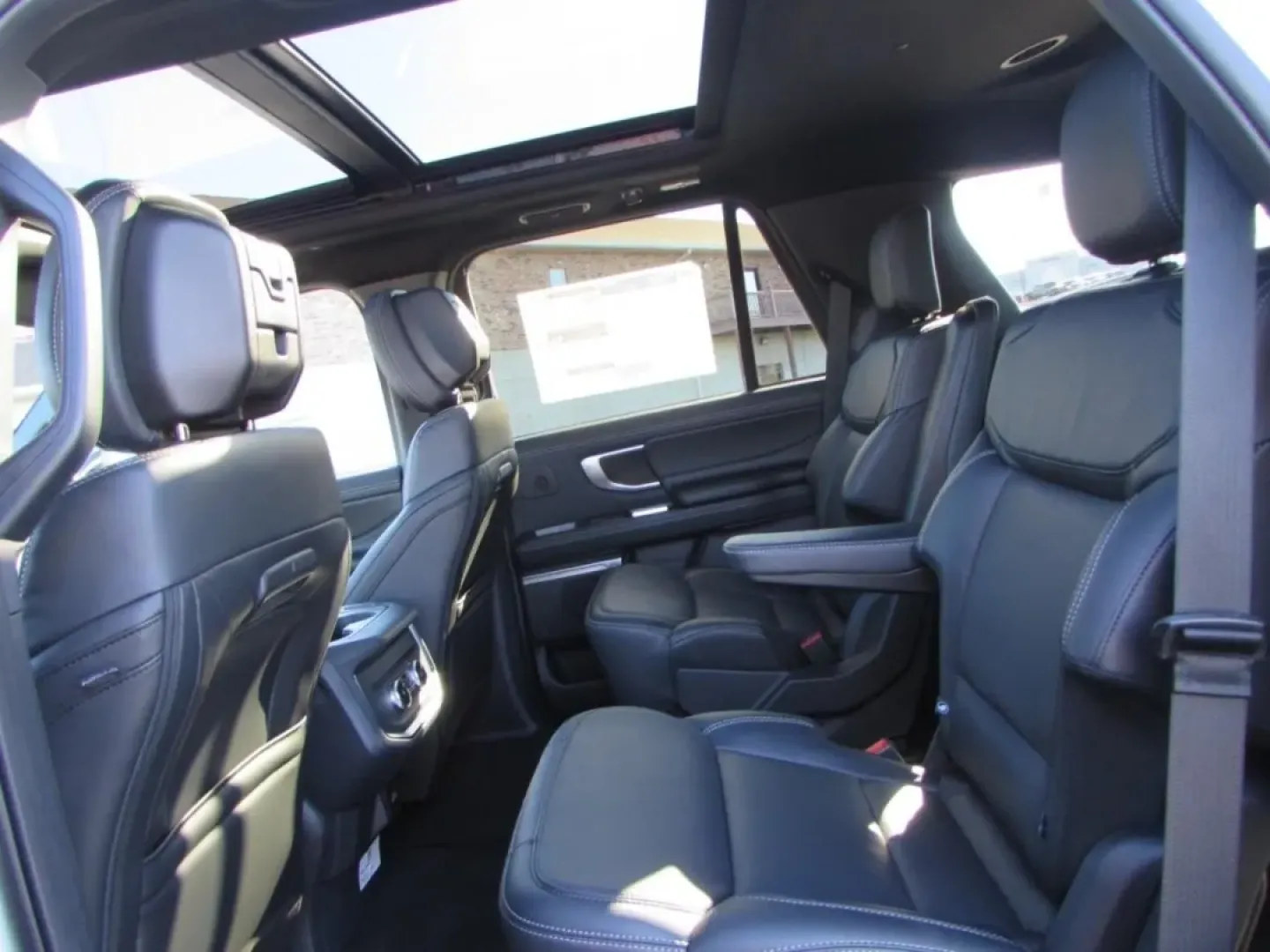 2026 /Black Onyx Ford Expedition Platinum (1FMJU1MG0TE) with an 3.5L V6 engine, Automatic transmission, located at 12836 Highway 21, De Soto, MO, 63020, (636) 337-7777, 38.151867, -90.575615 - **Adventure Awaits: Discover the 2026 Ford Expedition Platinum at Pettus Ford De Soto!**<br /> <br /> Are you ready to elevate your family adventures or weekend getaways? Look no further than the stunning 2026 Ford Expedition Platinum, available now at Pettus Ford De Soto! This SUV is not just a veh - Photo#24