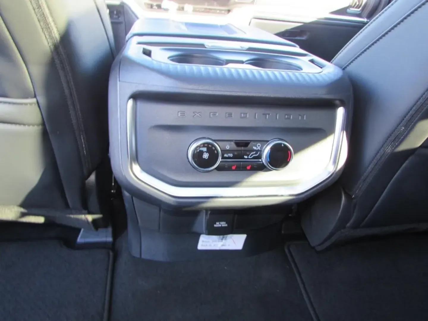 2026 /Black Onyx Ford Expedition Platinum (1FMJU1MG0TE) with an 3.5L V6 engine, Automatic transmission, located at 12836 Highway 21, De Soto, MO, 63020, (636) 337-7777, 38.151867, -90.575615 - **Adventure Awaits: Discover the 2026 Ford Expedition Platinum at Pettus Ford De Soto!**<br /> <br /> Are you ready to elevate your family adventures or weekend getaways? Look no further than the stunning 2026 Ford Expedition Platinum, available now at Pettus Ford De Soto! This SUV is not just a veh - Photo#27