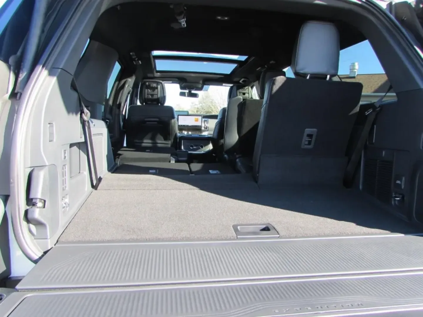 2026 /Black Onyx Ford Expedition Platinum (1FMJU1MG0TE) with an 3.5L V6 engine, Automatic transmission, located at 12836 Highway 21, De Soto, MO, 63020, (636) 337-7777, 38.151867, -90.575615 - **Adventure Awaits: Discover the 2026 Ford Expedition Platinum at Pettus Ford De Soto!**<br /> <br /> Are you ready to elevate your family adventures or weekend getaways? Look no further than the stunning 2026 Ford Expedition Platinum, available now at Pettus Ford De Soto! This SUV is not just a veh - Photo#36