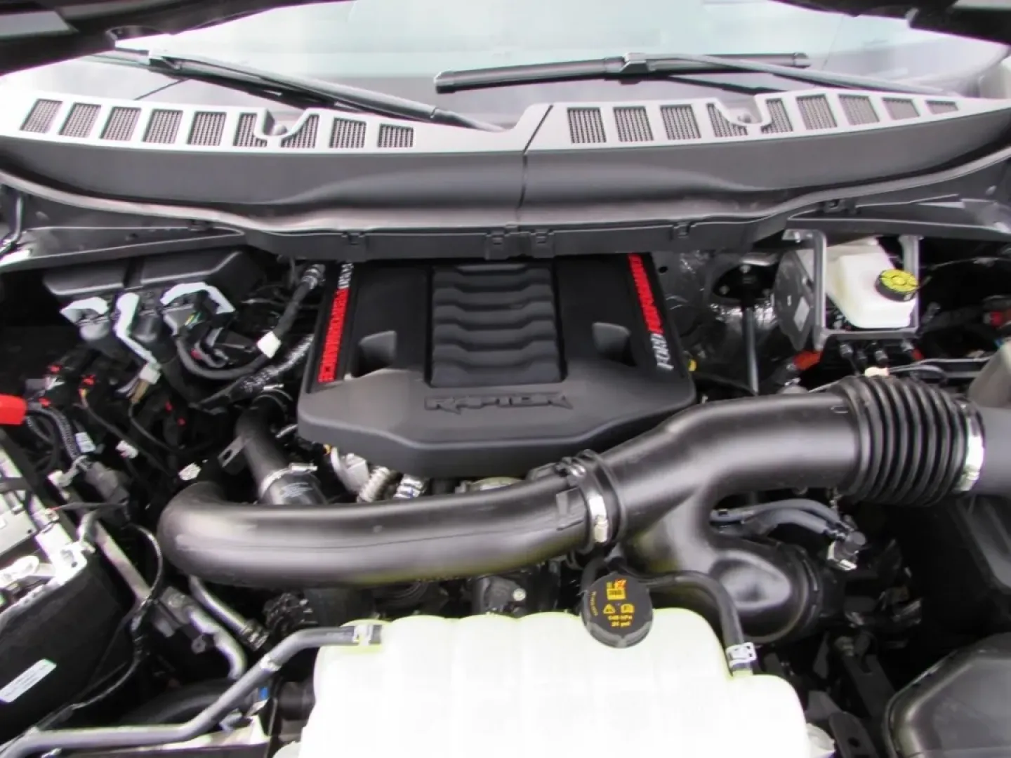 2026 /Black Ford F-150 Raptor (1FTFW1RG9TF) with an 3.5L V6 EcoBoost High Output engine, Automatic transmission, located at 12836 Highway 21, De Soto, MO, 63020, (636) 337-7777, 38.151867, -90.575615 - ### Unleash Adventure with the 2026 Ford F-150 Raptor at Pettus Ford De Soto!<br /> <br /> Are you ready to elevate your outdoor adventures and weekend getaways? The 2026 Ford F-150 Raptor, available now at Pettus Ford De Soto, is the ultimate truck for those who crave excitement and versatility. Wi - Photo#8