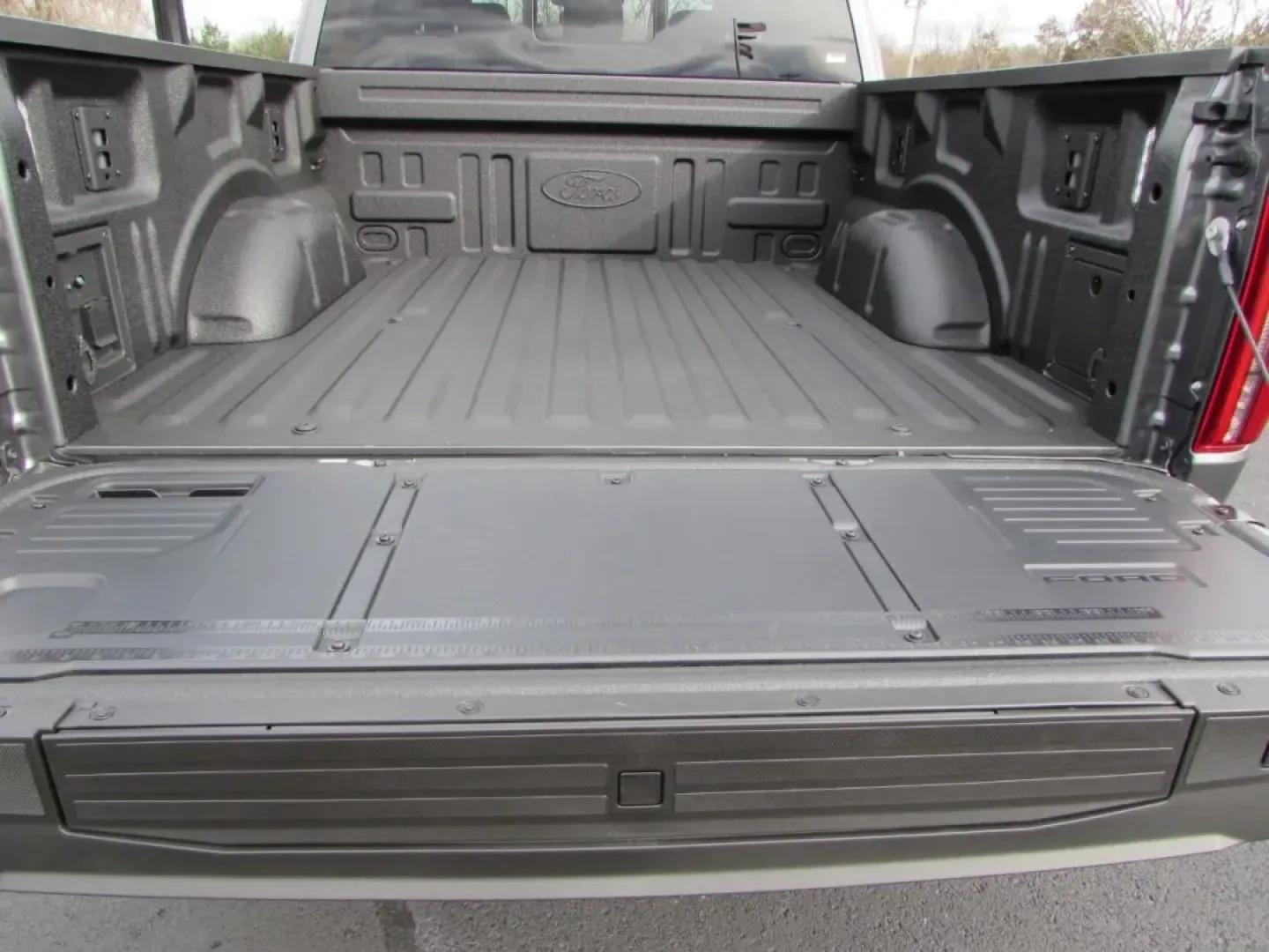 2026 /Black Ford F-150 Raptor (1FTFW1RG9TF) with an 3.5L V6 EcoBoost High Output engine, Automatic transmission, located at 12836 Highway 21, De Soto, MO, 63020, (636) 337-7777, 38.151867, -90.575615 - ### Unleash Adventure with the 2026 Ford F-150 Raptor at Pettus Ford De Soto!<br /> <br /> Are you ready to elevate your outdoor adventures and weekend getaways? The 2026 Ford F-150 Raptor, available now at Pettus Ford De Soto, is the ultimate truck for those who crave excitement and versatility. Wi - Photo#13