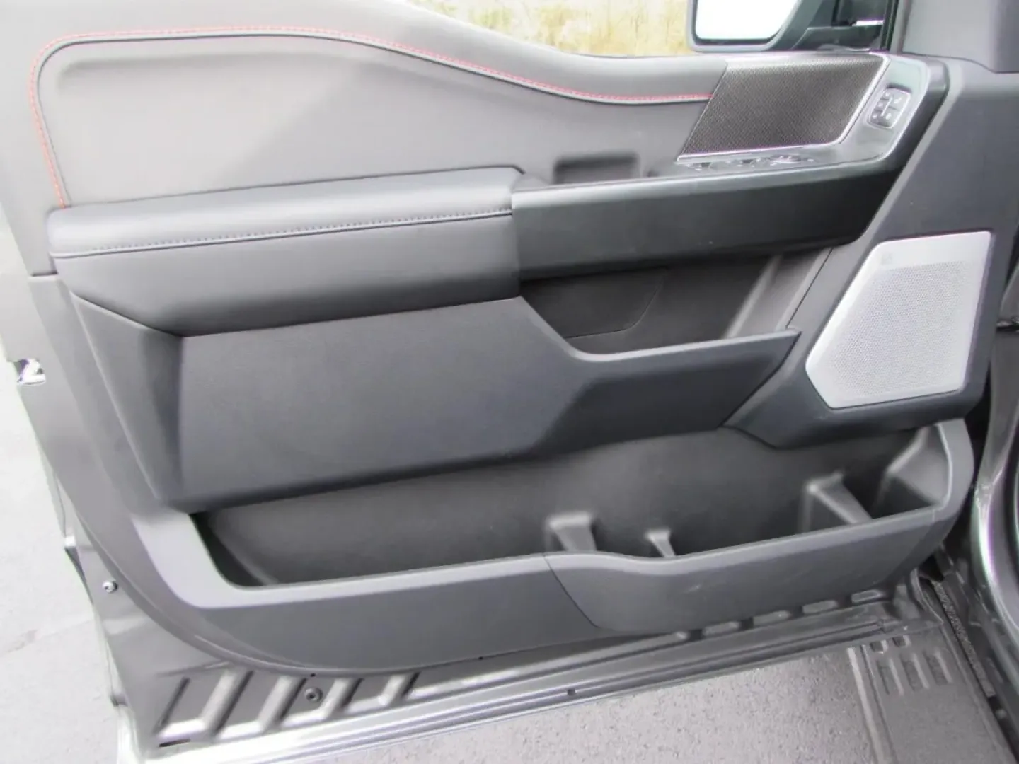 2026 /Black Ford F-150 Raptor (1FTFW1RG9TF) with an 3.5L V6 EcoBoost High Output engine, Automatic transmission, located at 12836 Highway 21, De Soto, MO, 63020, (636) 337-7777, 38.151867, -90.575615 - ### Unleash Adventure with the 2026 Ford F-150 Raptor at Pettus Ford De Soto!<br /> <br /> Are you ready to elevate your outdoor adventures and weekend getaways? The 2026 Ford F-150 Raptor, available now at Pettus Ford De Soto, is the ultimate truck for those who crave excitement and versatility. Wi - Photo#16