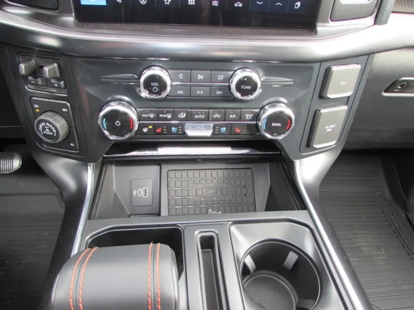 2026 /Black Ford F-150 Raptor (1FTFW1RG9TF) with an 3.5L V6 EcoBoost High Output engine, Automatic transmission, located at 12836 Highway 21, De Soto, MO, 63020, (636) 337-7777, 38.151867, -90.575615 - ### Unleash Adventure with the 2026 Ford F-150 Raptor at Pettus Ford De Soto!<br /> <br /> Are you ready to elevate your outdoor adventures and weekend getaways? The 2026 Ford F-150 Raptor, available now at Pettus Ford De Soto, is the ultimate truck for those who crave excitement and versatility. Wi - Photo#26