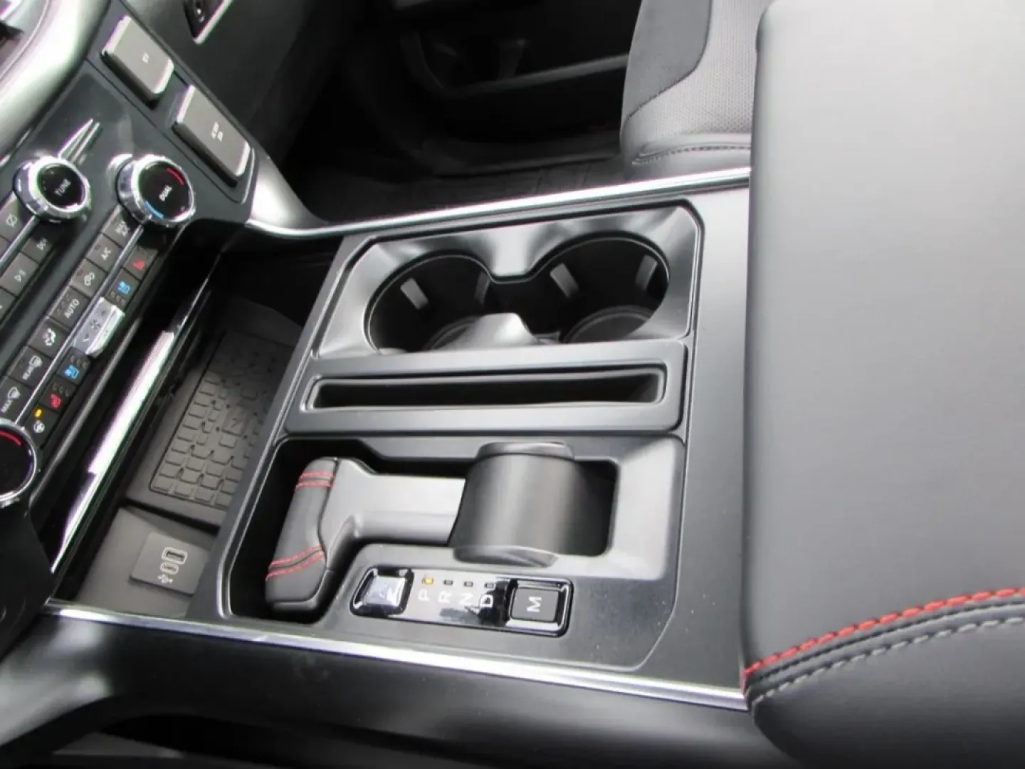 2026 /Black Ford F-150 Raptor (1FTFW1RG9TF) with an 3.5L V6 EcoBoost High Output engine, Automatic transmission, located at 12836 Highway 21, De Soto, MO, 63020, (636) 337-7777, 38.151867, -90.575615 - ### Unleash Adventure with the 2026 Ford F-150 Raptor at Pettus Ford De Soto!<br /> <br /> Are you ready to elevate your outdoor adventures and weekend getaways? The 2026 Ford F-150 Raptor, available now at Pettus Ford De Soto, is the ultimate truck for those who crave excitement and versatility. Wi - Photo#27