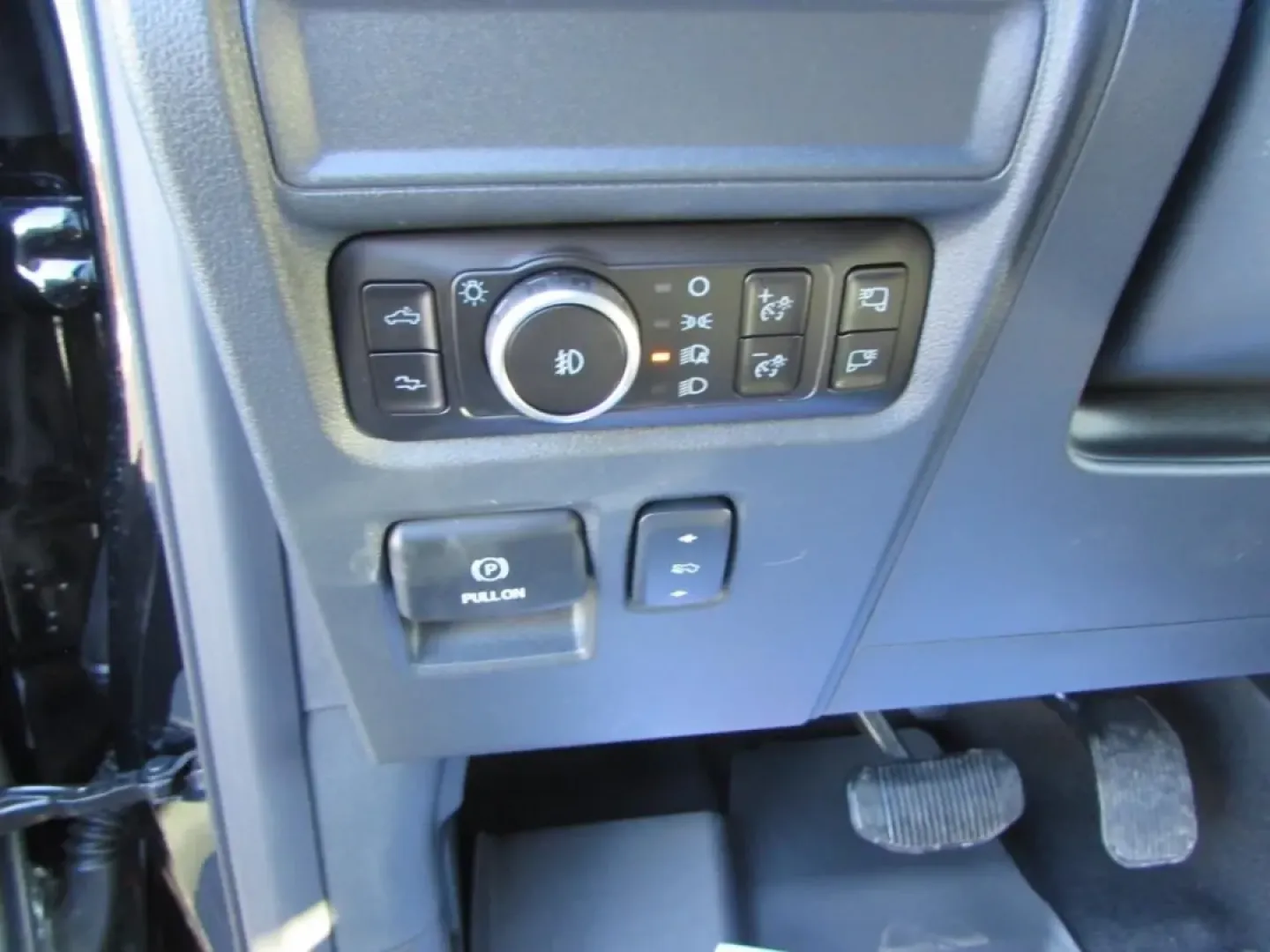 2026 /Black Ford F-150 Raptor (1FTFW1RJ4TF) with an 5.2L engine, Automatic transmission, located at 12836 Highway 21, De Soto, MO, 63020, (636) 337-7777, 38.151867, -90.575615 - **Conquer Every Adventure with the 2026 Ford F-150 Raptor at Pettus Ford De Soto!**<br /> <br /> Are you ready to elevate your driving experience? The 2026 Ford F-150 Raptor is more than just a truck; it's a lifestyle choice designed for those who crave adventure, whether you're tackling tough terra - Photo#18