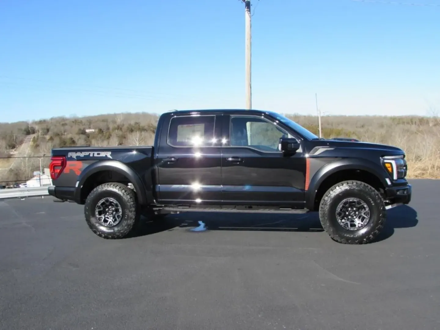 2026 /Black Ford F-150 Raptor (1FTFW1RJ4TF) with an 5.2L engine, Automatic transmission, located at 12836 Highway 21, De Soto, MO, 63020, (636) 337-7777, 38.151867, -90.575615 - **Conquer Every Adventure with the 2026 Ford F-150 Raptor at Pettus Ford De Soto!**<br /> <br /> Are you ready to elevate your driving experience? The 2026 Ford F-150 Raptor is more than just a truck; it's a lifestyle choice designed for those who crave adventure, whether you're tackling tough terra - Photo#7