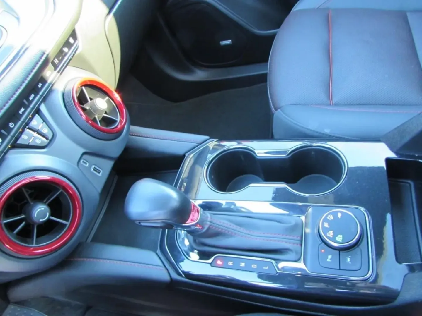 2022 /Jet Black Chevrolet Blazer RS (3GNKBKRS2NS) with an 3.6L V6 DOHC 24V engine, Automatic transmission, located at 12830 Highway 21, De Soto, MO, 63020, (636) 337-7777, 38.153099, -90.573624 - Discover your next adventure with the perfect blend of style and performance in this stunning 2022 Chevrolet Blazer RS, now available at Pettus CDJR DeSoto. Whether you're commuting to work, shuttling the family to weekend soccer games, or exploring the scenic routes around De Soto, MO, this SUV is - Photo#20