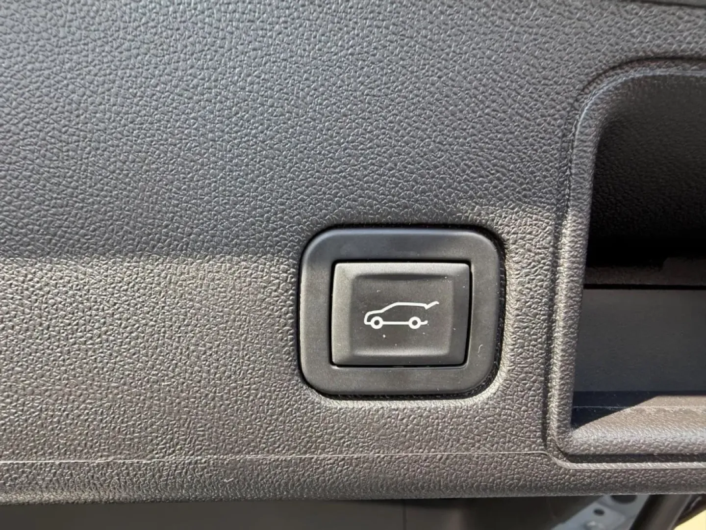 2024 /Jet Black Leather GMC Terrain Denali (3GKALXEG1RL) with an 1.5L Turbo DOHC 4-cylinder / SIDI / VVT engine, Automatic transmission, located at 970 Woodlawn Dr., Farmington, MO, 63640, (573) 431-7800, 37.825642, -90.468674 - **Discover Your Next Adventure with the 2024 GMC Terrain Denali!**<br /> <br /> If you're looking for a vehicle that perfectly balances style, comfort, and versatility, the 2024 GMC Terrain Denali is your ideal companion for weekend getaways, daily commutes, or family outings. This pre-owned SUV, wi - Photo#5