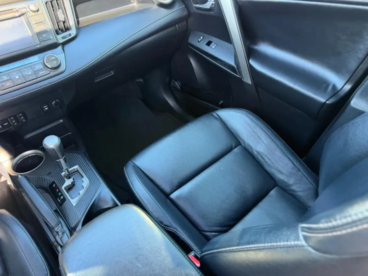 2013 /Black Leather Toyota RAV4 Limited (JTMDFREV8DD) with an 2.5L DOHC SFI 16-valve I4 engine, Automatic transmission, located at 970 Woodlawn Dr., Farmington, MO, 63640, (573) 431-7800, 37.825642, -90.468674 - **Adventure Awaits with This 2013 Toyota RAV4 Limited Perfect for Weekend Getaways!**<br /> <br /> If you're searching for a reliable and spacious SUV that can handle everything from daily commutes to weekend adventures, look no further! This 2013 Toyota RAV4 Limited, now available at Pettus CDJR F - Photo#18