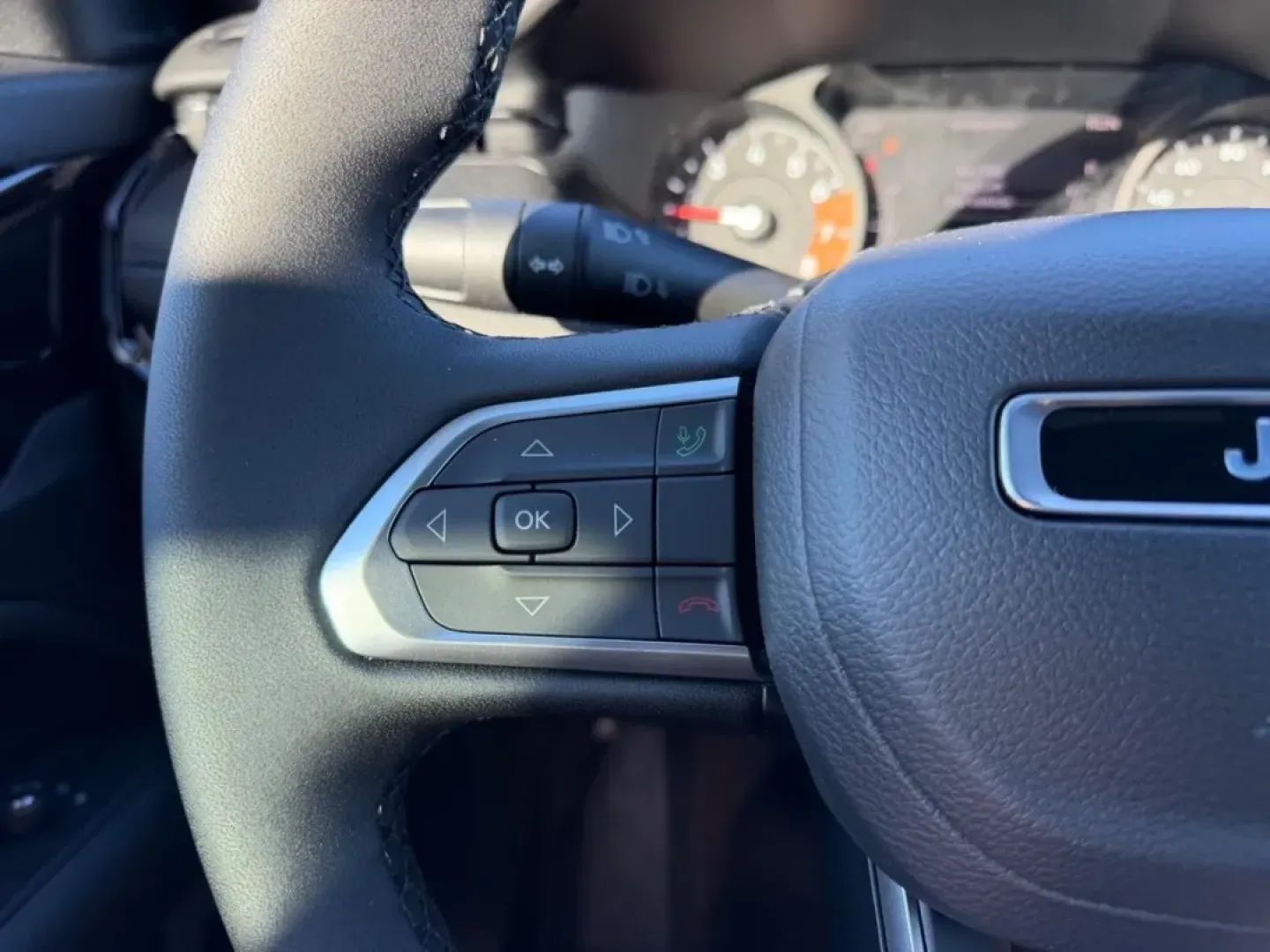 2026 /Black Leather Trimmed Jeep Compass Latitude (3C4NJDBN8TT) with an 2.0L engine, located at 970 Woodlawn Dr., Farmington, MO, 63640, (573) 431-7800, 37.825642, -90.468674 - **Adventure Awaits with the 2026 Jeep Compass at Pettus CDJR Farmington!** <br /> <br /> Are you ready to elevate your lifestyle with a vehicle that checks all the boxes for family adventures, daily commutes, and weekend road trips? Look no further! Located in the heart of Farmington, MO, Pettus CDJ - Photo#11