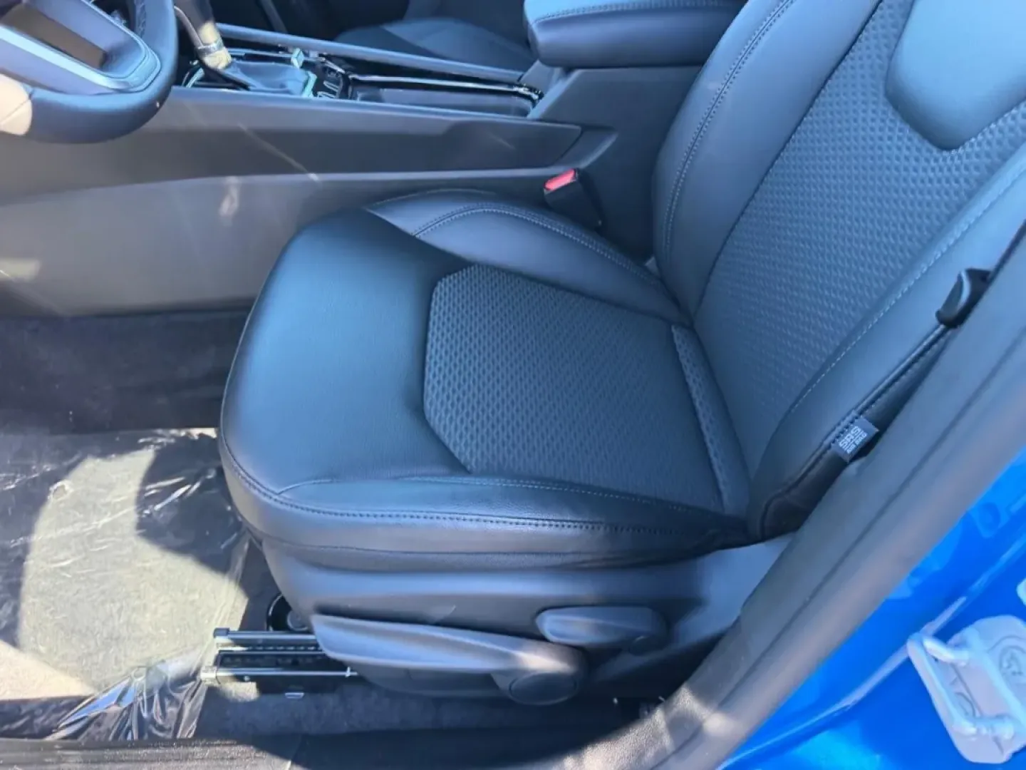 2026 /Black Leather Trimmed Jeep Compass Latitude (3C4NJDBN8TT) with an 2.0L engine, located at 970 Woodlawn Dr., Farmington, MO, 63640, (573) 431-7800, 37.825642, -90.468674 - **Adventure Awaits with the 2026 Jeep Compass at Pettus CDJR Farmington!** <br /> <br /> Are you ready to elevate your lifestyle with a vehicle that checks all the boxes for family adventures, daily commutes, and weekend road trips? Look no further! Located in the heart of Farmington, MO, Pettus CDJ - Photo#18