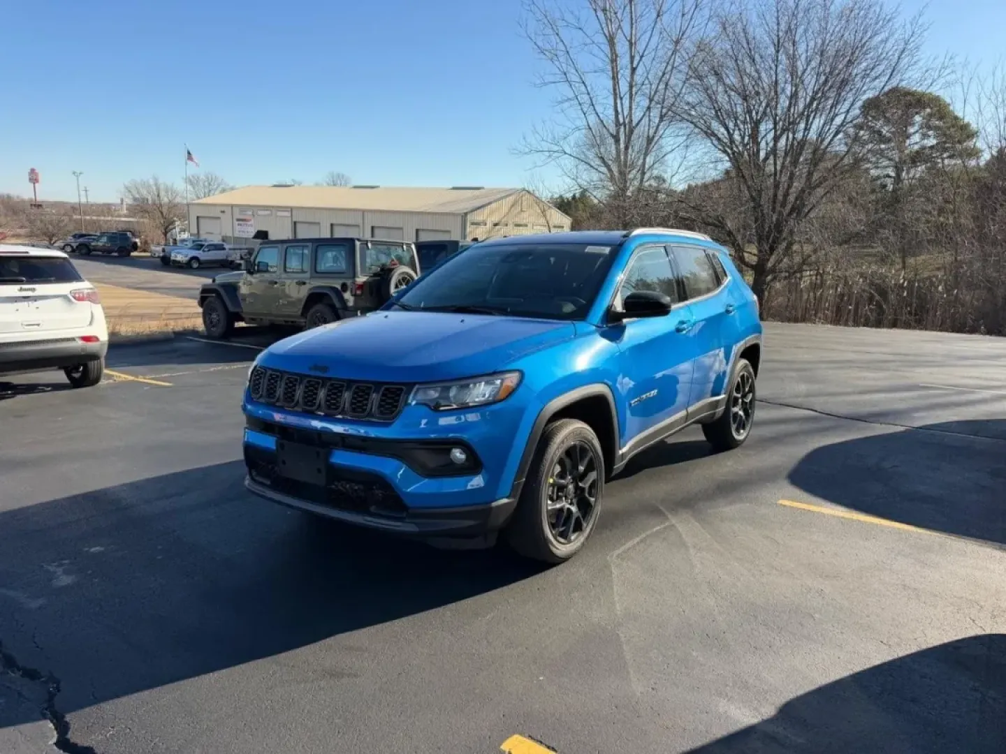 2026 /Black Leather Trimmed Jeep Compass Latitude (3C4NJDBN8TT) with an 2.0L engine, located at 970 Woodlawn Dr., Farmington, MO, 63640, (573) 431-7800, 37.825642, -90.468674 - **Adventure Awaits with the 2026 Jeep Compass at Pettus CDJR Farmington!** <br /> <br /> Are you ready to elevate your lifestyle with a vehicle that checks all the boxes for family adventures, daily commutes, and weekend road trips? Look no further! Located in the heart of Farmington, MO, Pettus CDJ - Photo#6