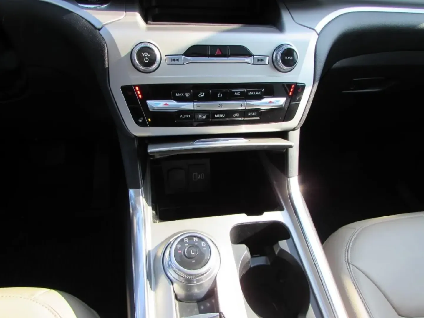 2022 /Sandstone Ford Explorer XLT (1FMSK8DH9NG) with an 2.3L L4 DOHC 16V engine, Automatic transmission, located at 12836 Highway 21, De Soto, MO, 63020, (636) 337-7777, 38.151867, -90.575615 - **Unleash Your Adventurous Spirit with the 2022 Ford Explorer XLT - Perfect for Family Road Trips and Weekend Getaways!**<br /> <br /> Are you searching for the ultimate vehicle to elevate your family adventures or weekend trips? Look no further than the stunning 2022 Ford Explorer XLT, available no - Photo#20